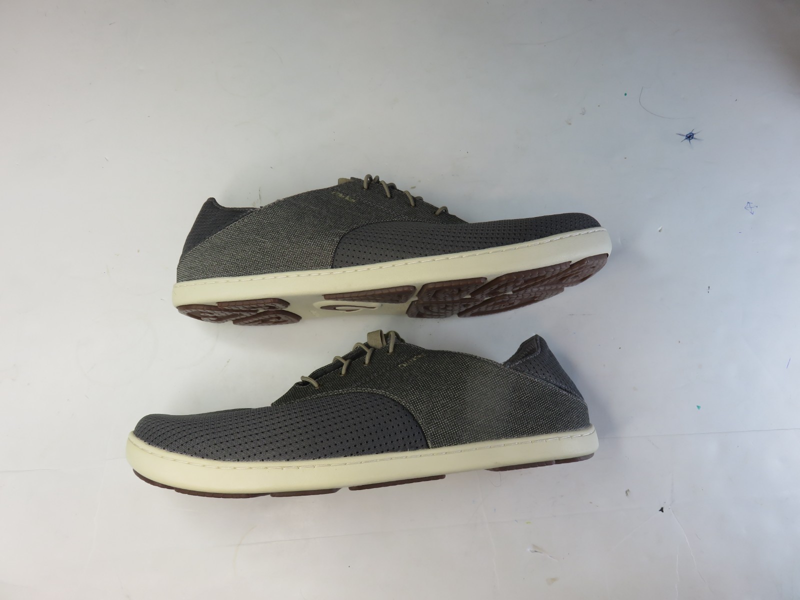 OluKai Nohea Moku Men’s Casual Sneakers Gray Size 9 Lightweight Shoes 10283-2610