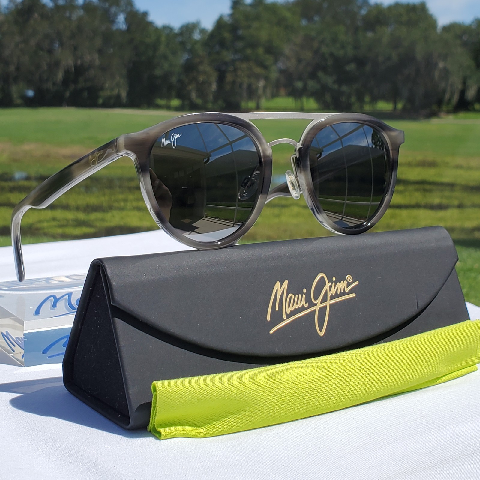 *******Maui Jim “SUNNY DAYS” 529-14E Gloss Grey Horn Frames / Grey Lenses*******