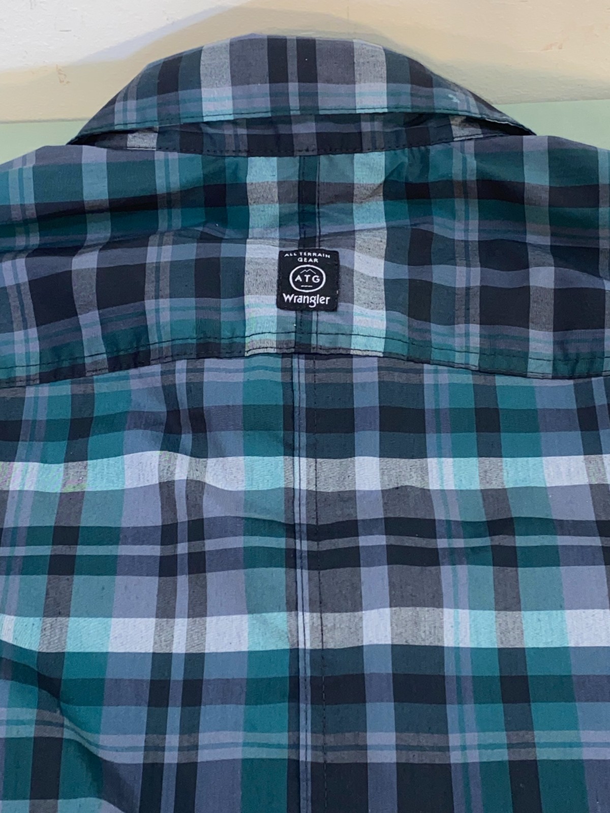 Wrangler ATG Vented Shirt L/S Men’s XL Regular Fit Green Plaid *NWOT*