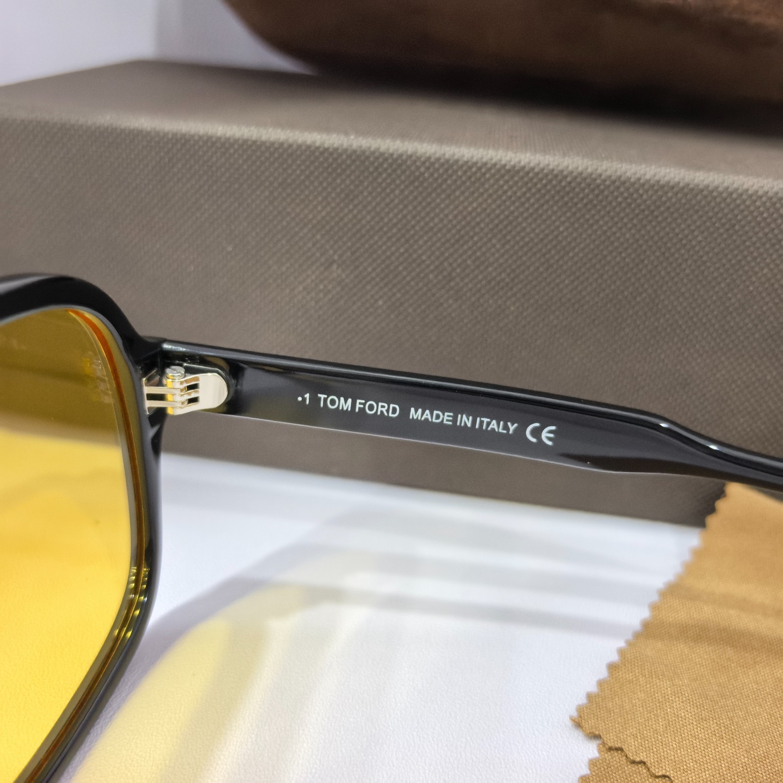 Tom Ford New Classic Designer Yellow Sunglasses Unisex TF884 02A