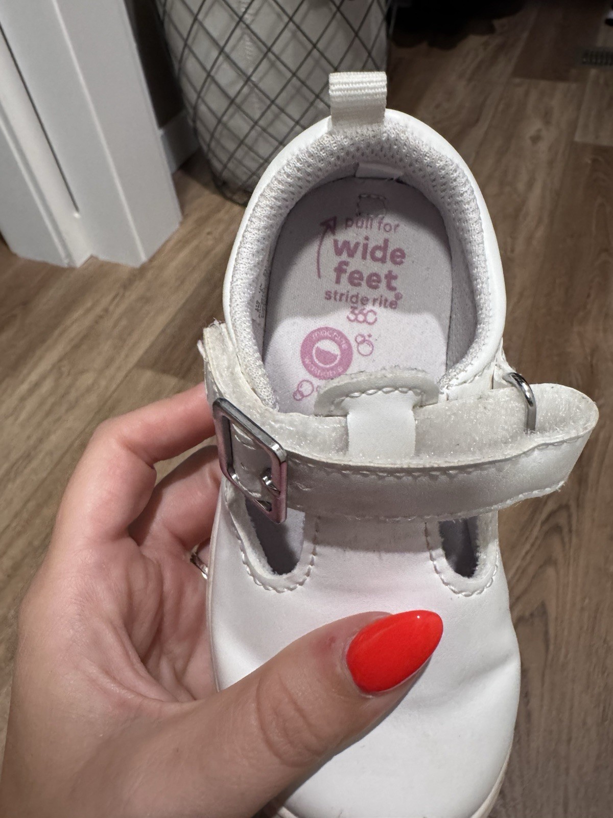 Stride Rite 360 Rena Mary Jane Dress Shoes White 6M Wide Buckle Strap