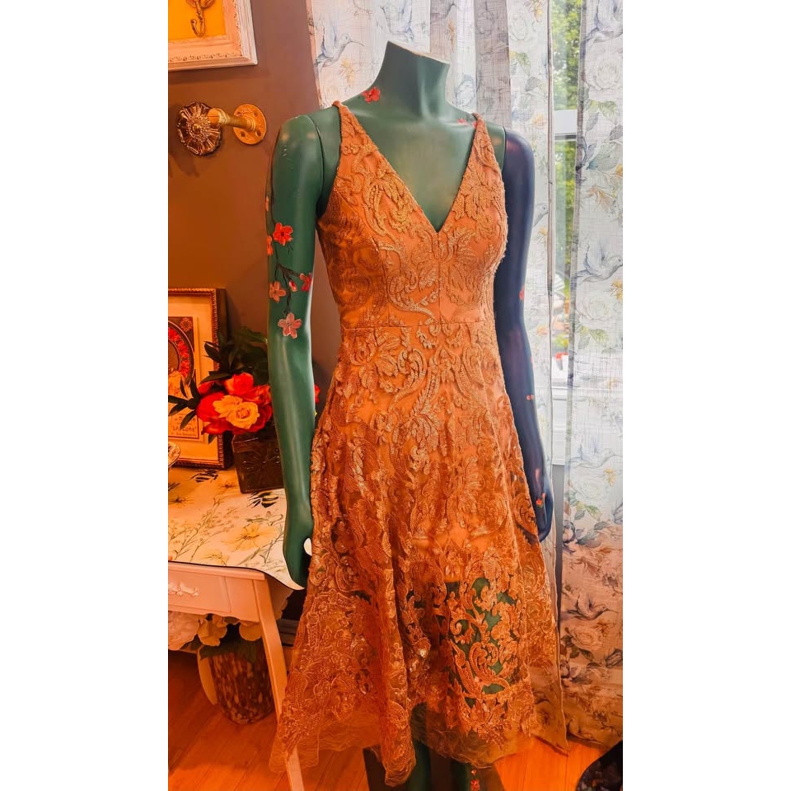 Dress The Population Goldi Nude & Gold Sequin Lace Cocktail Dress XS ✨🥂