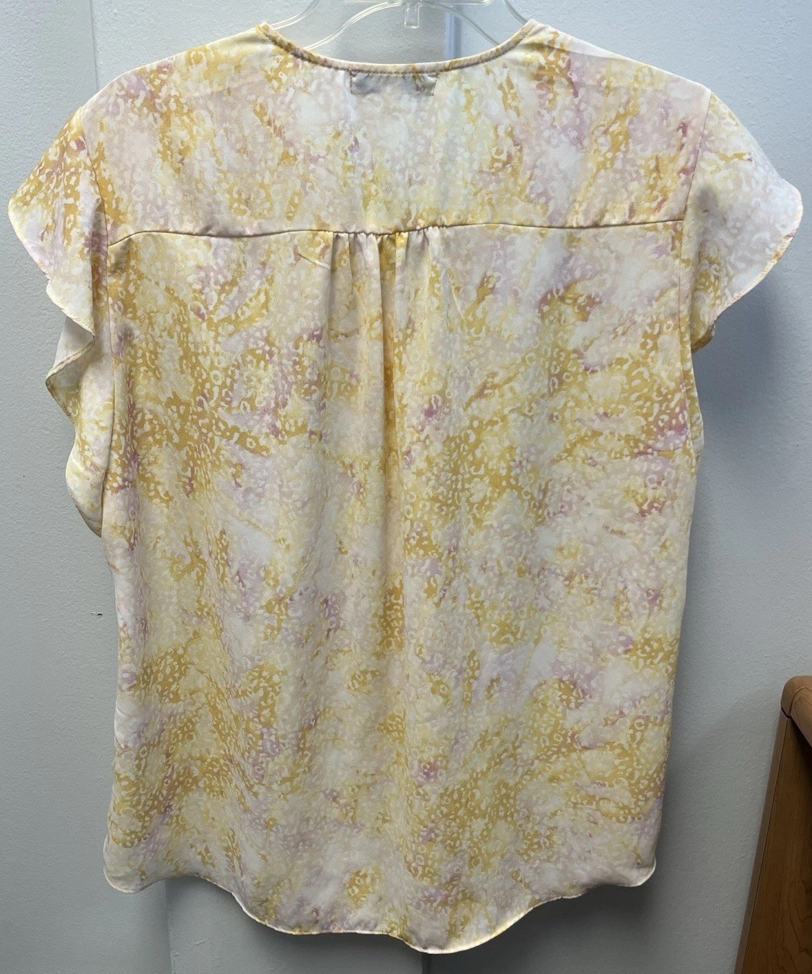 CHAUS Blouse Soft Yellow XL NWOT Ruffle Cap Sleeve Light Weight Beautiful