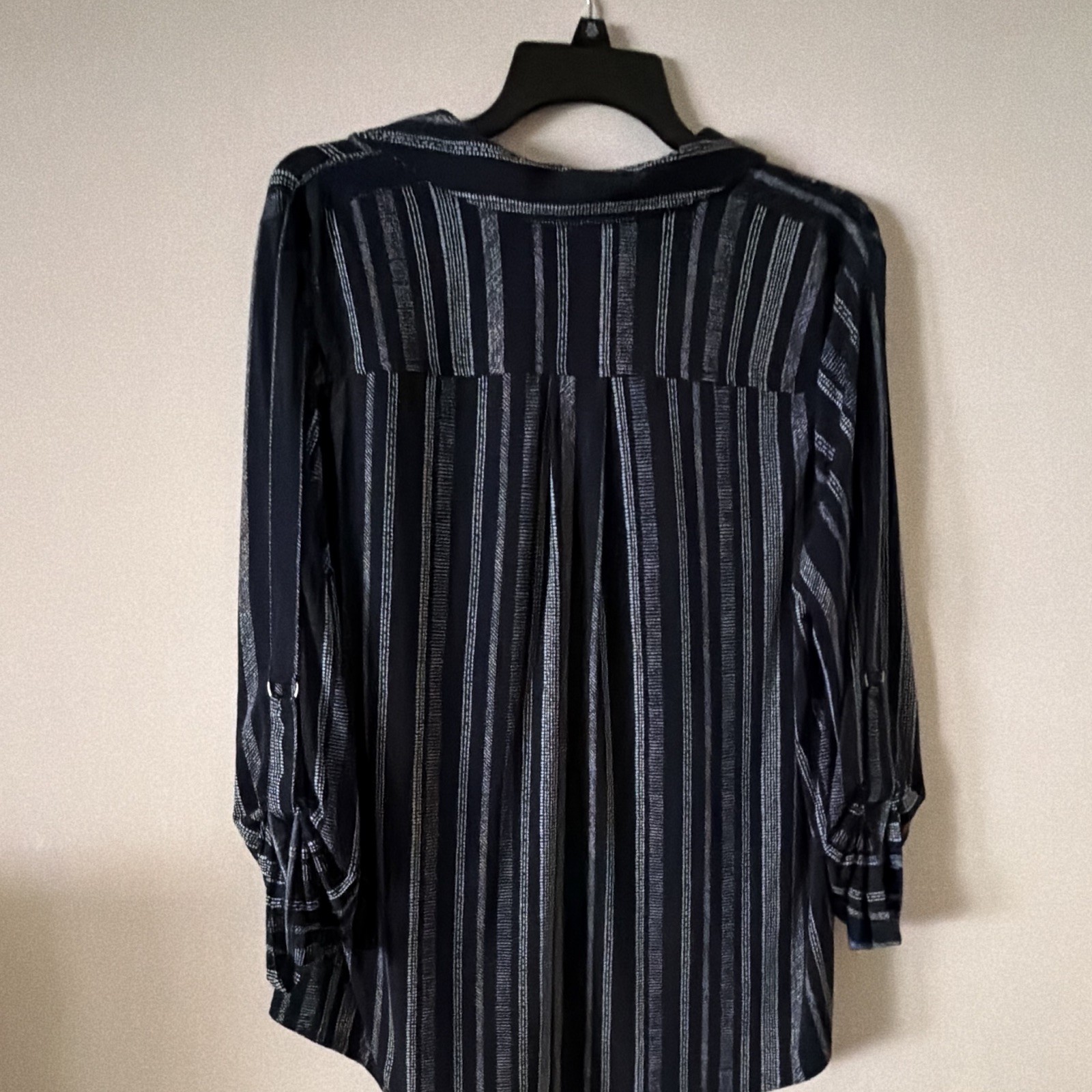 Women’s Navy Gray Striped V-Neck Lightweight Roll Tab 3/4 Sleeve Blouse M