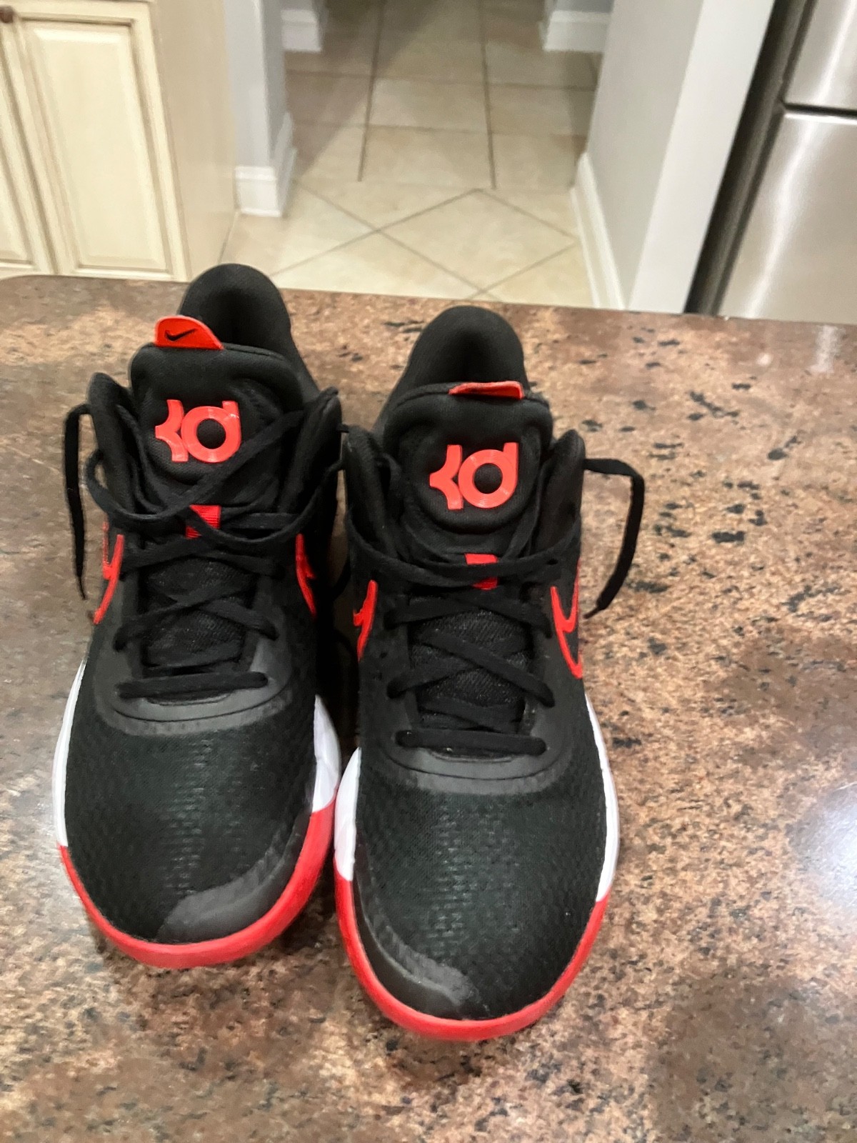 Nike Air Zoom KD Trey 5 IX Bred Basketball SNeaker SZ 10 Mens Excellent Cond