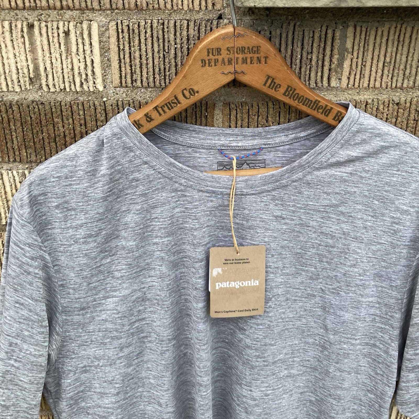 Patagonia Mens Medium Capilene Cool Daily Short Sleeve Feather Grey T-shirt NWT