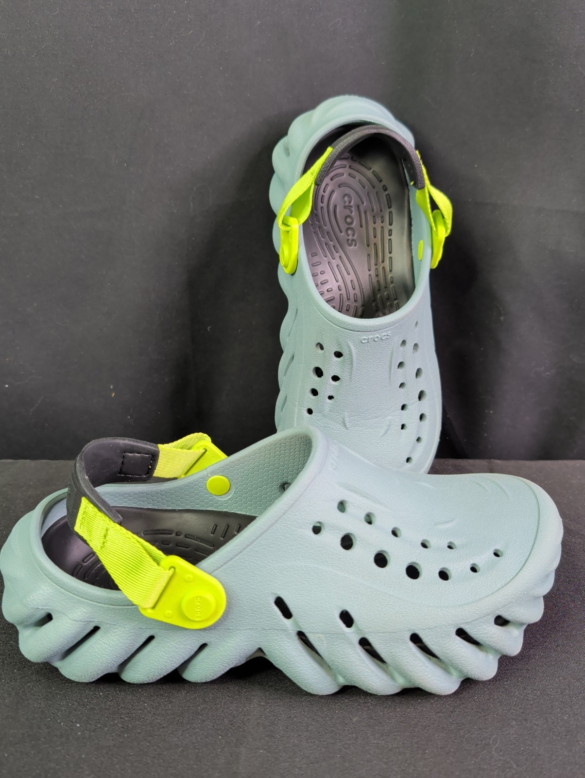 Crocs Echo Clog “Pond” size Blue/Black-Volt 207937-3YO Sz J6 W8 M6
