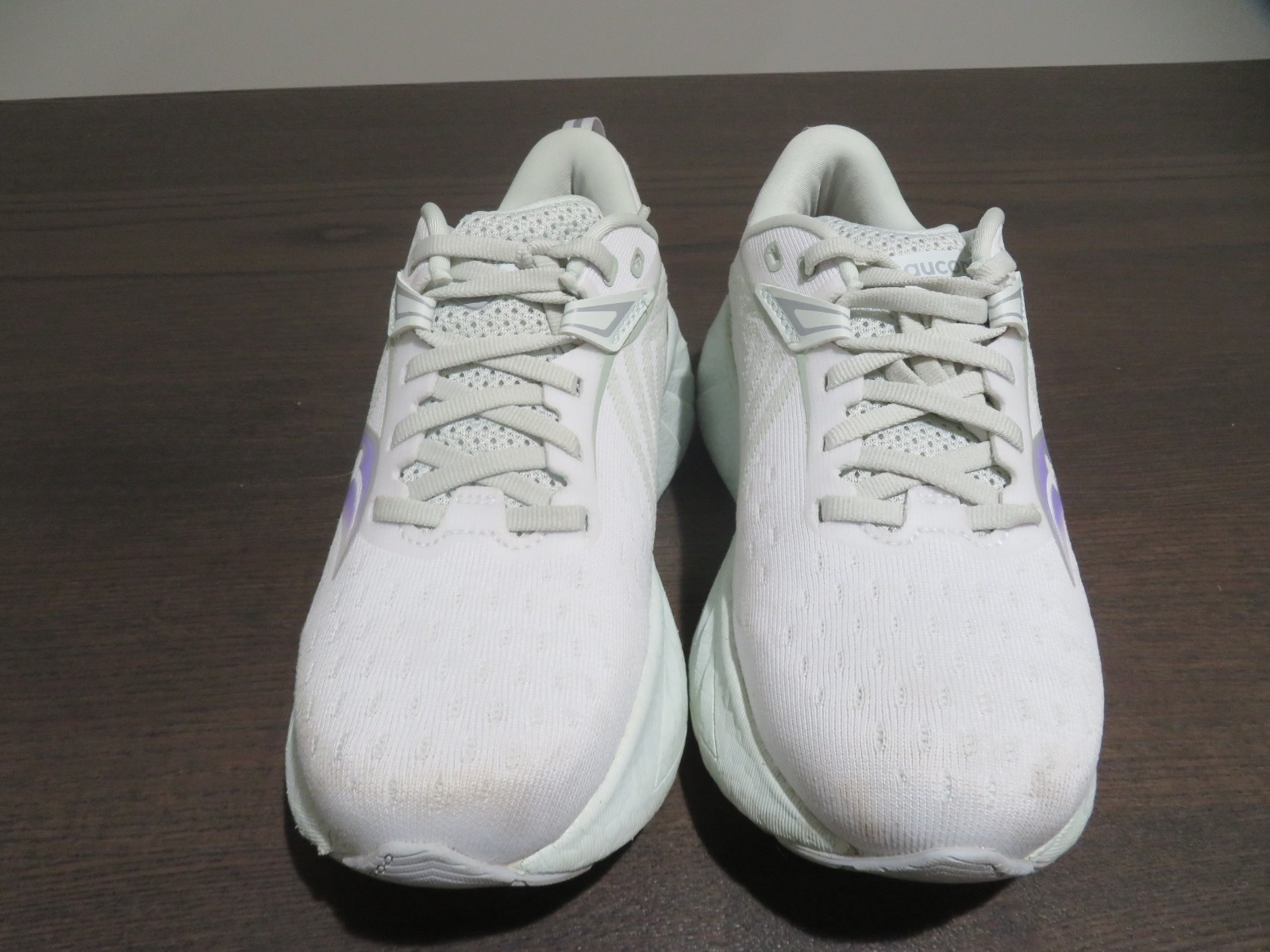 Saucony Triumph 22 Womens 5 Wide Shoes White Running Walking Sneaker S10965-245