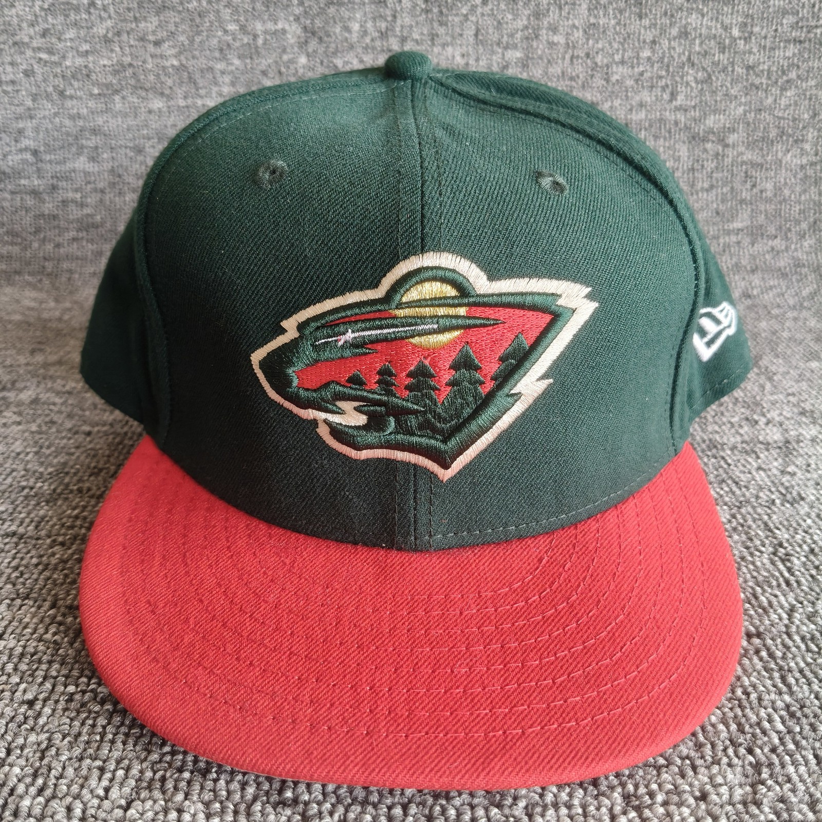New Era Minnesota Wild 59FIFTY Fitted Flat Brim Green Red Size 8 Hat