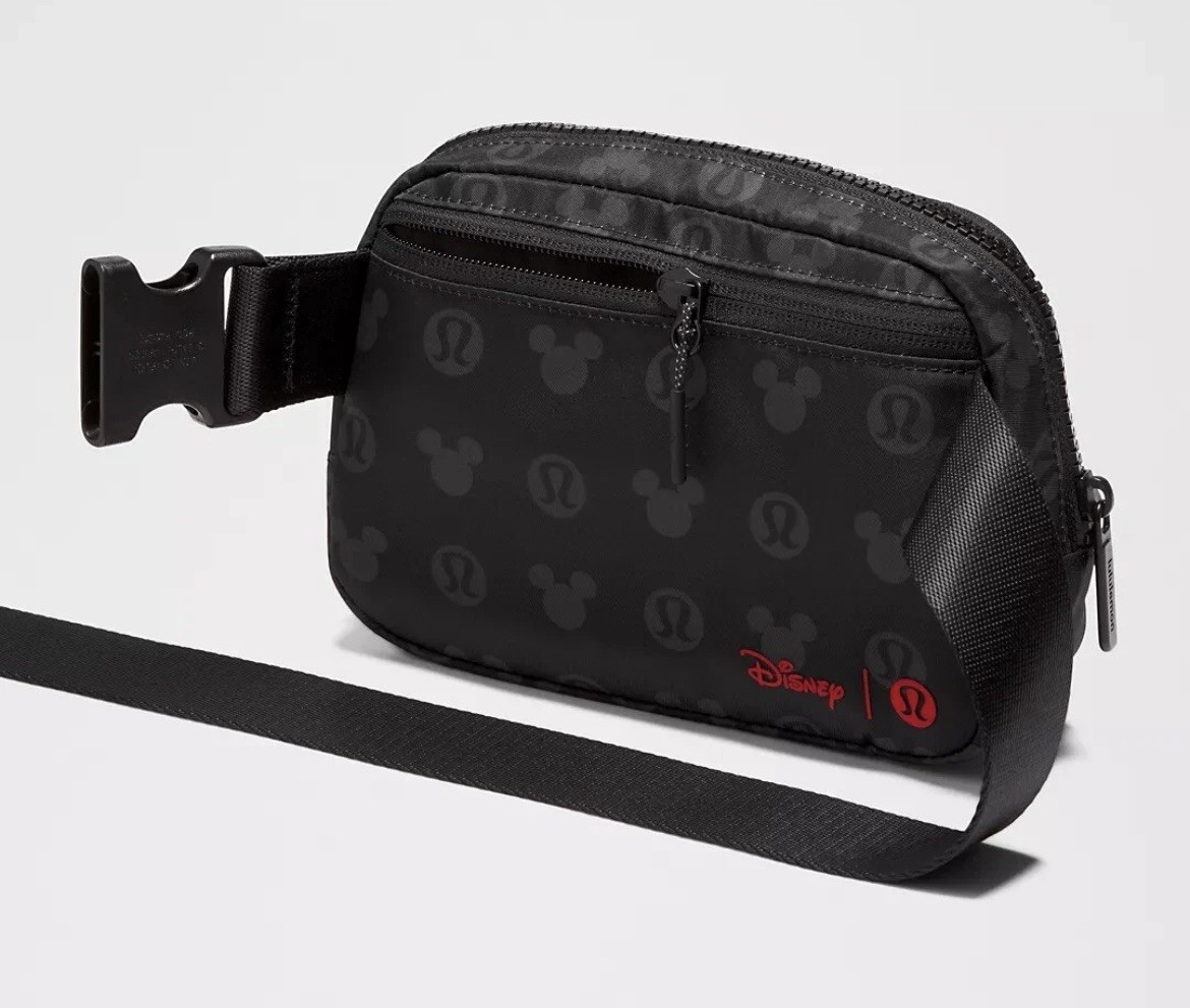 ❤️LULULEMON DISNEY EVERYWHERE BELT BAG 1L CLASSIC BLACK MICKEY NWT❤️ RETIRED