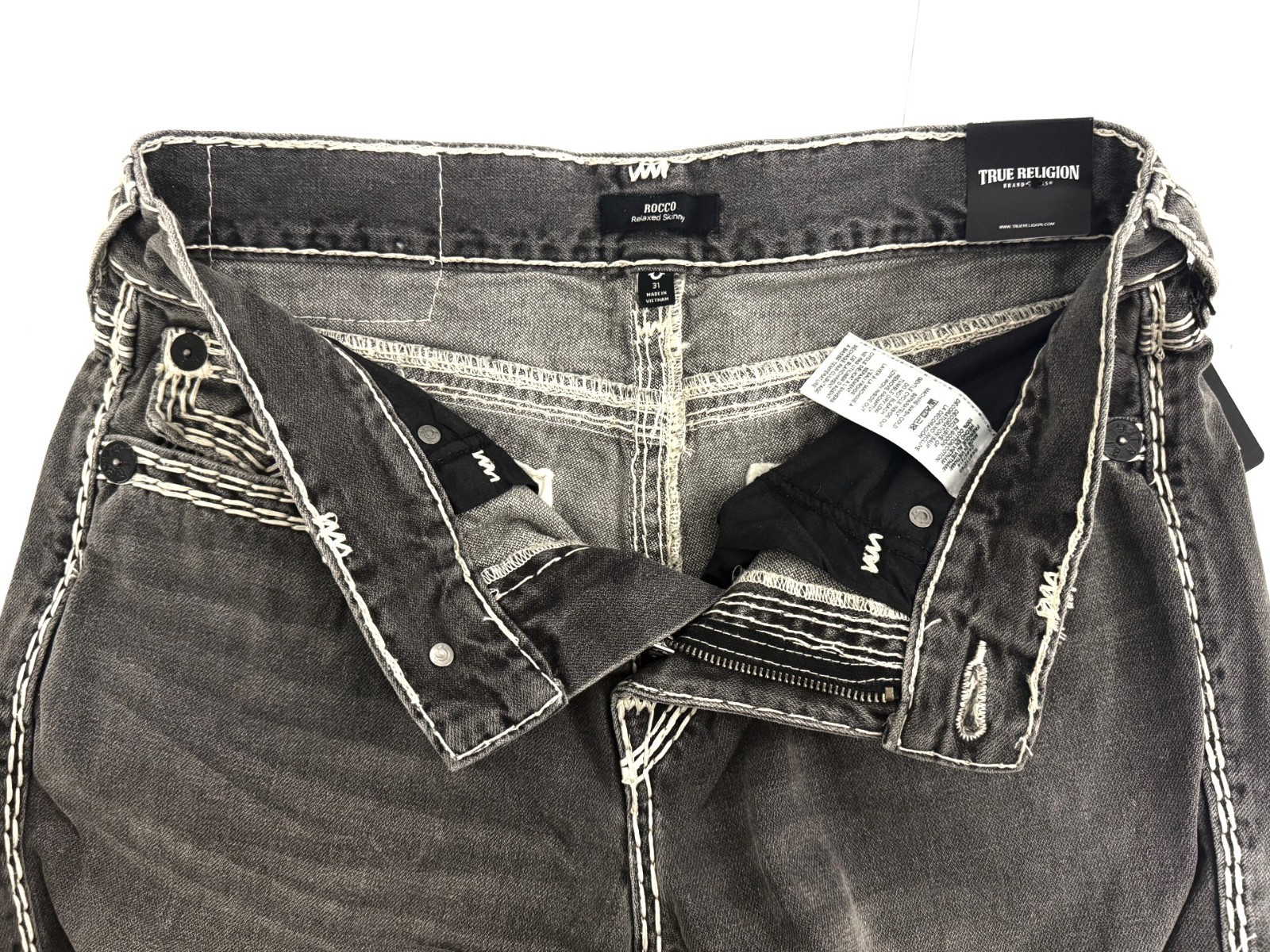 True Religion Men’s Rocco Chalk Grey Wash Super QT Relaxed Skinny Jeans – 109174