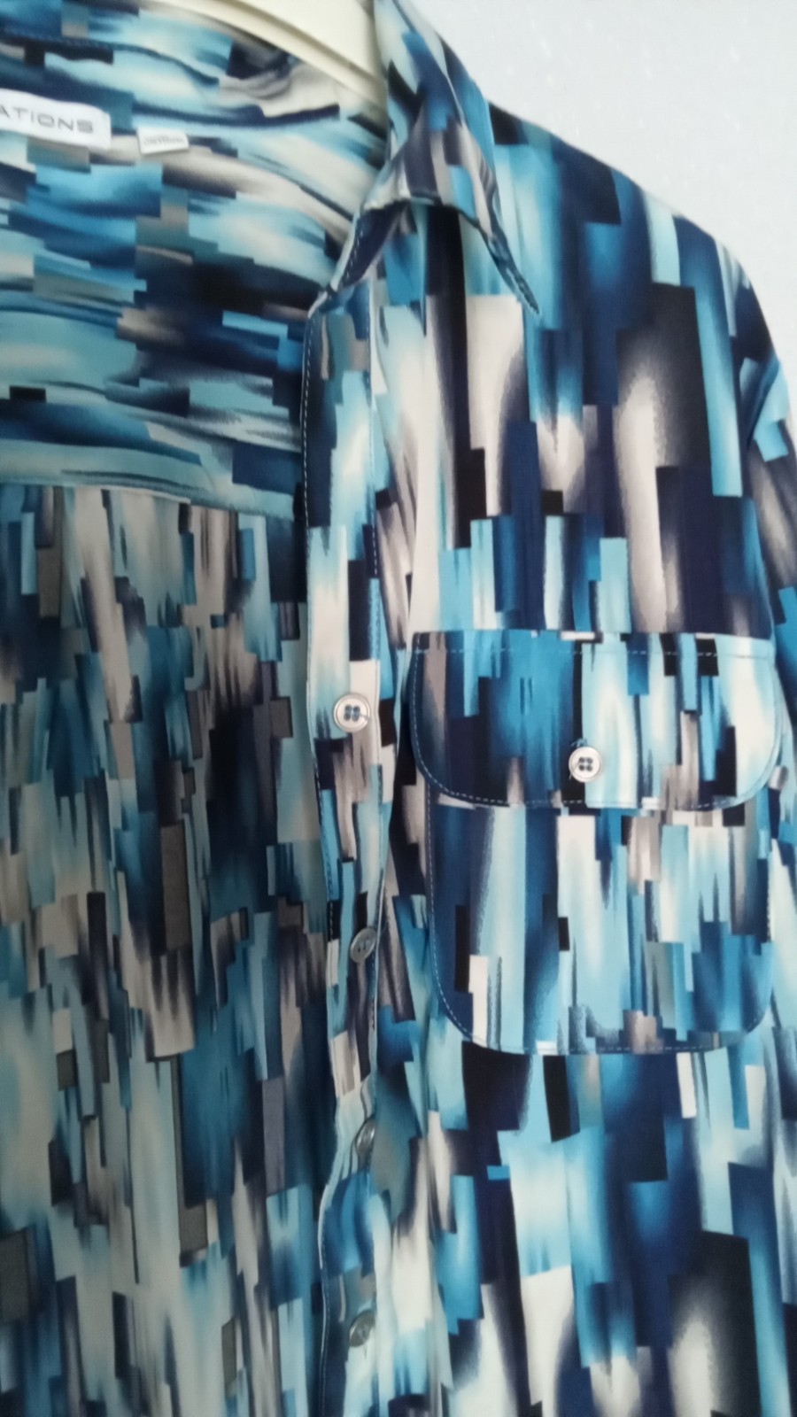 Notation Womens Medium Longsleeve button up blue geometric print blouse