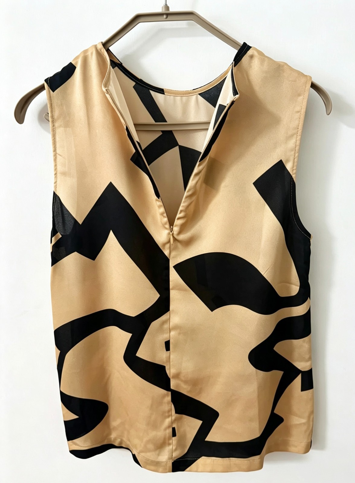 Women’s Geometric Print Sleeveless Top Beige Black Abstract Pattern Blouse