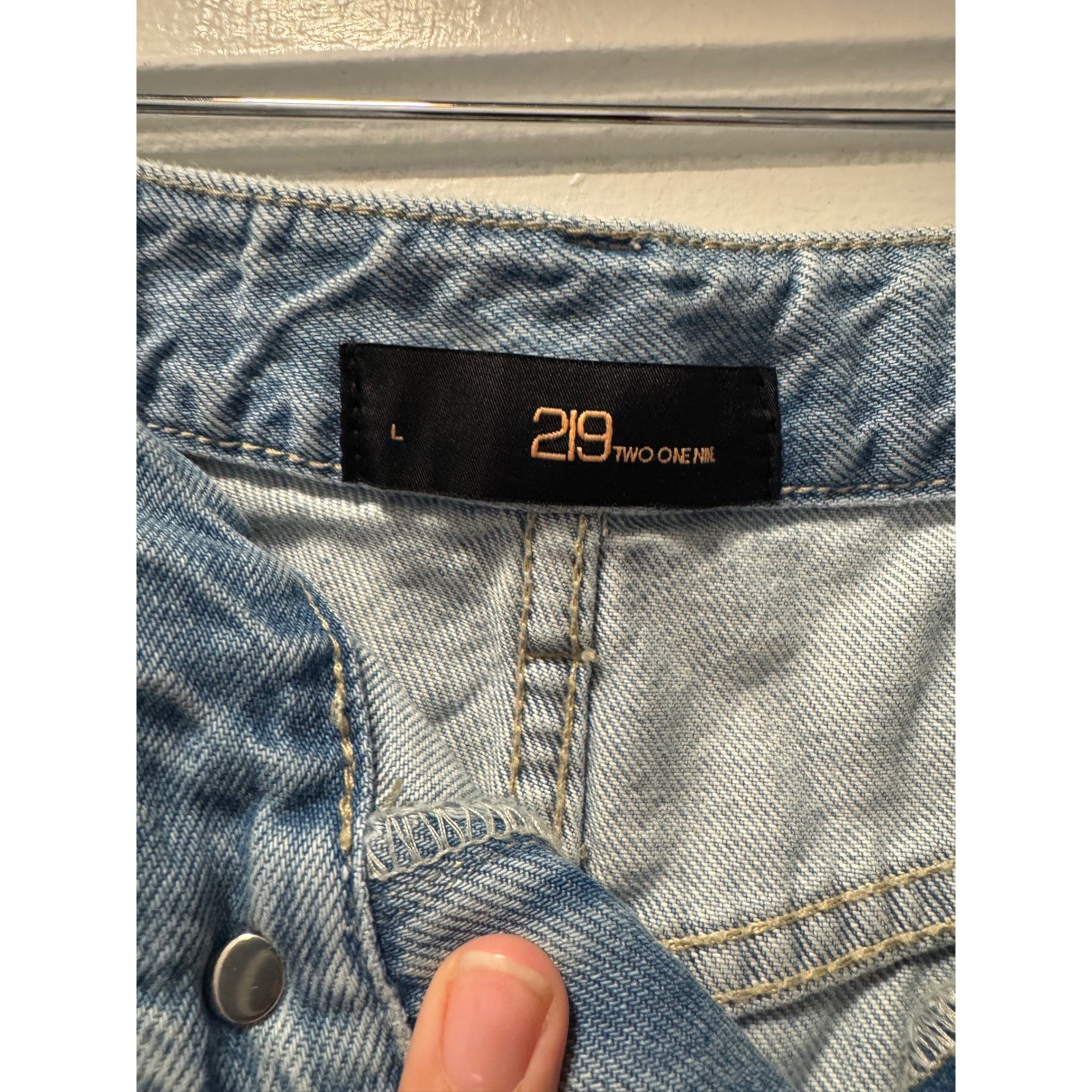 219 Two One Nine Womens High Waisted Distressed Denim Shorts Light Wash Blue L