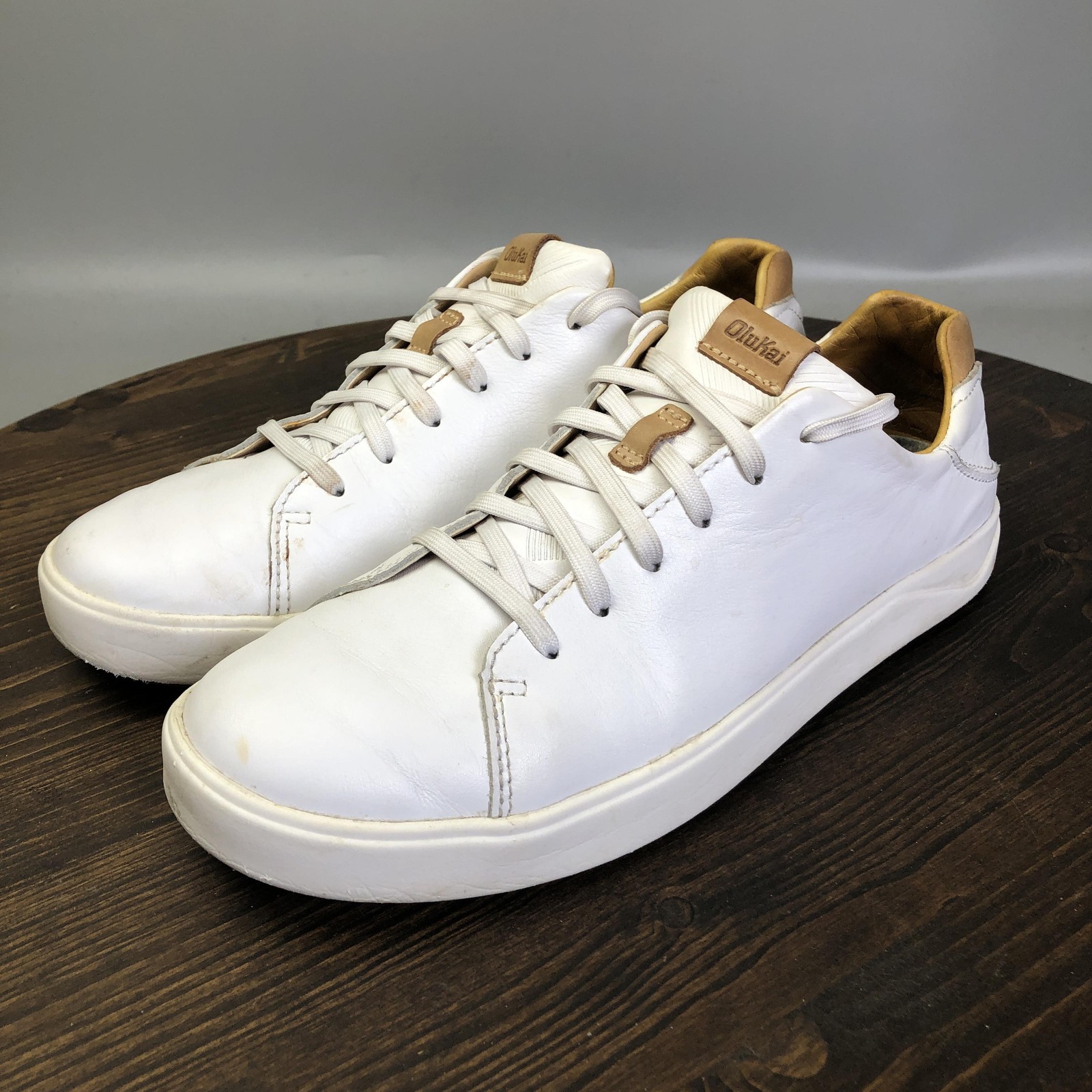 OluKai Lae’ahi Li ‘Ili Shoes Mens Size 9.5 White Leather Casual Comfort Sneakers