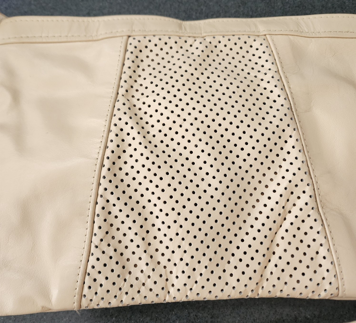 VTG Snake Skin Crossbody Bag Beige 1 Zipper Pocket 10″ wide 4.8 ounces