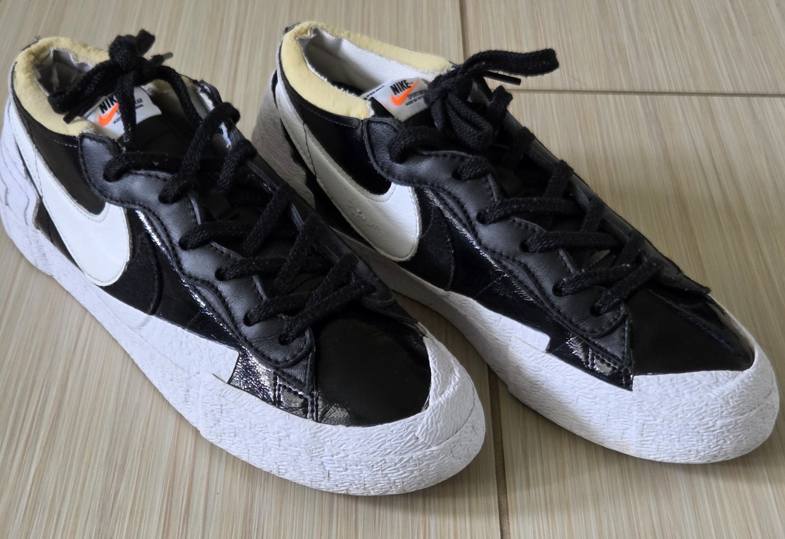 Size 10.5 Nike Sacai x Blazer Low Black White Mens Leather Sneaker DM6443-001