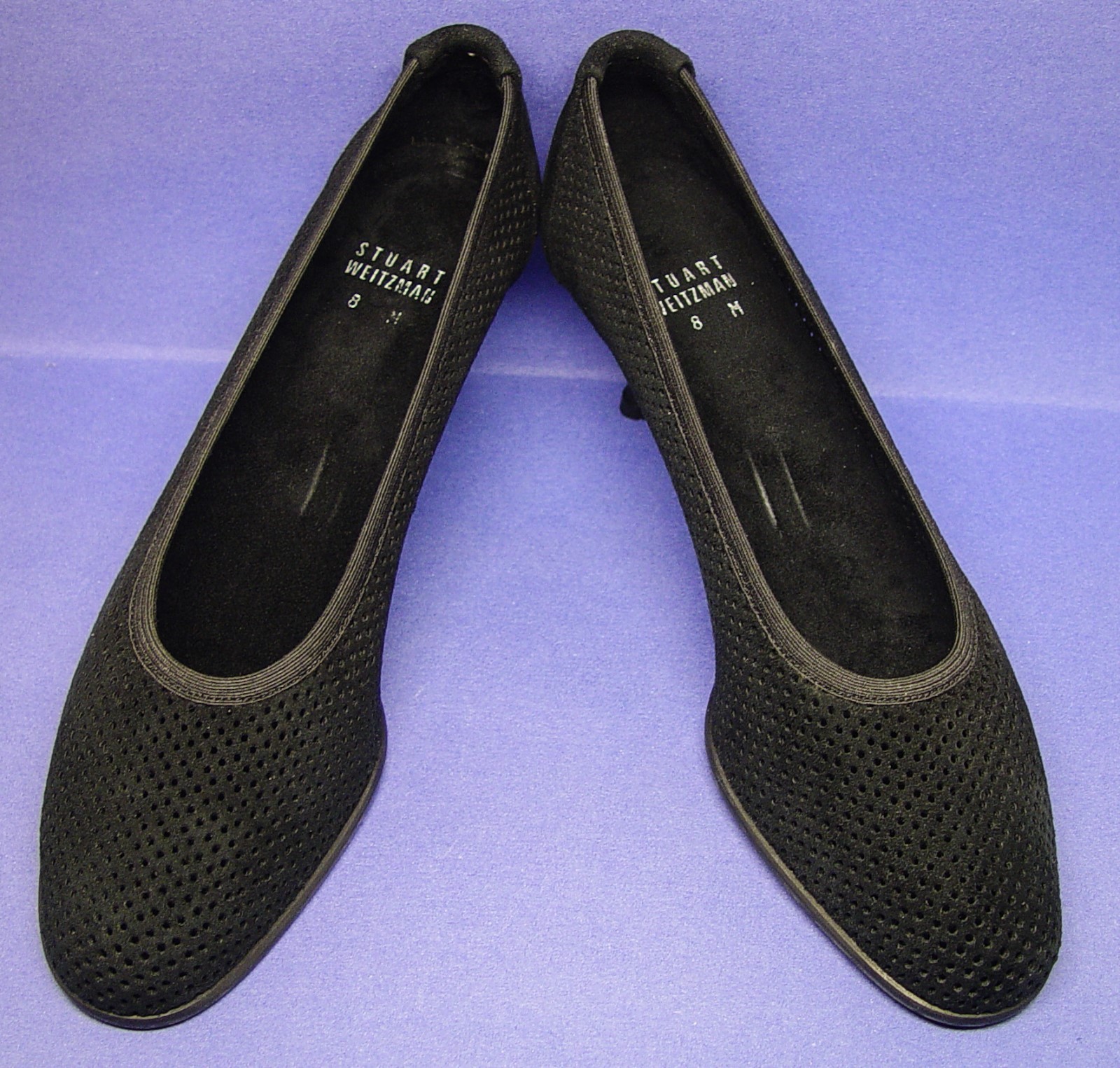 STUART WEITZMAN MADE IN SPAIN 8M PERFORATED SUEDE 2.5″ PUMPS PRISTINE CONDITION