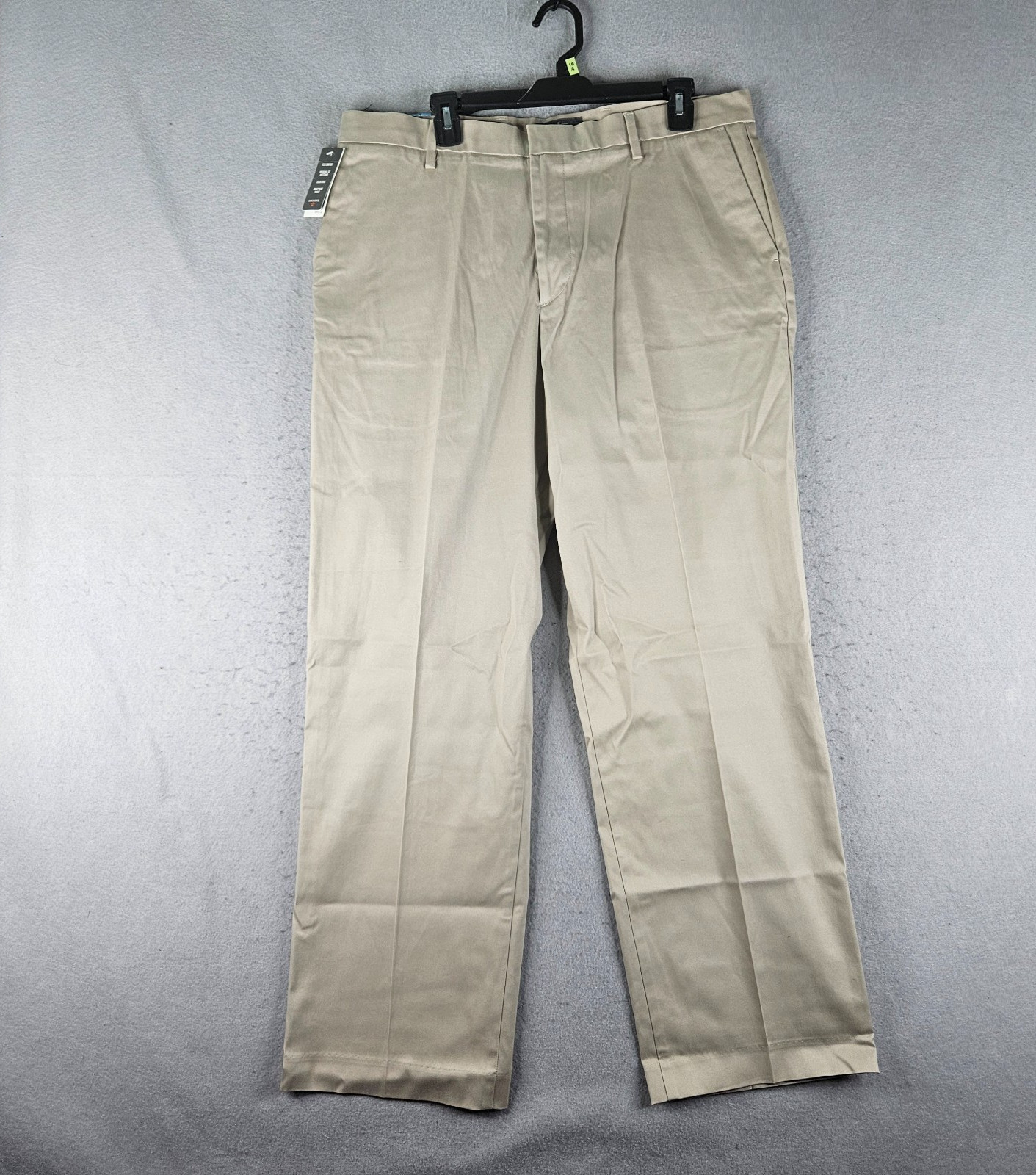 NEW Dockers Khaki Pants Mens 36×32 Beige Relaxed Business Office No Iron Flat