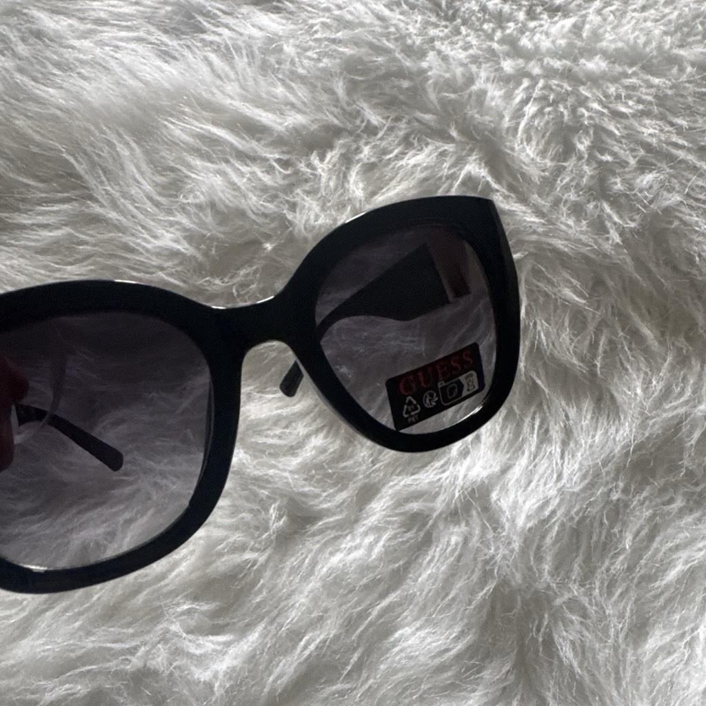 GUESS Women’s Cat Eye Sunglasses Black Plastic Frame Gray Tinted Lenses
