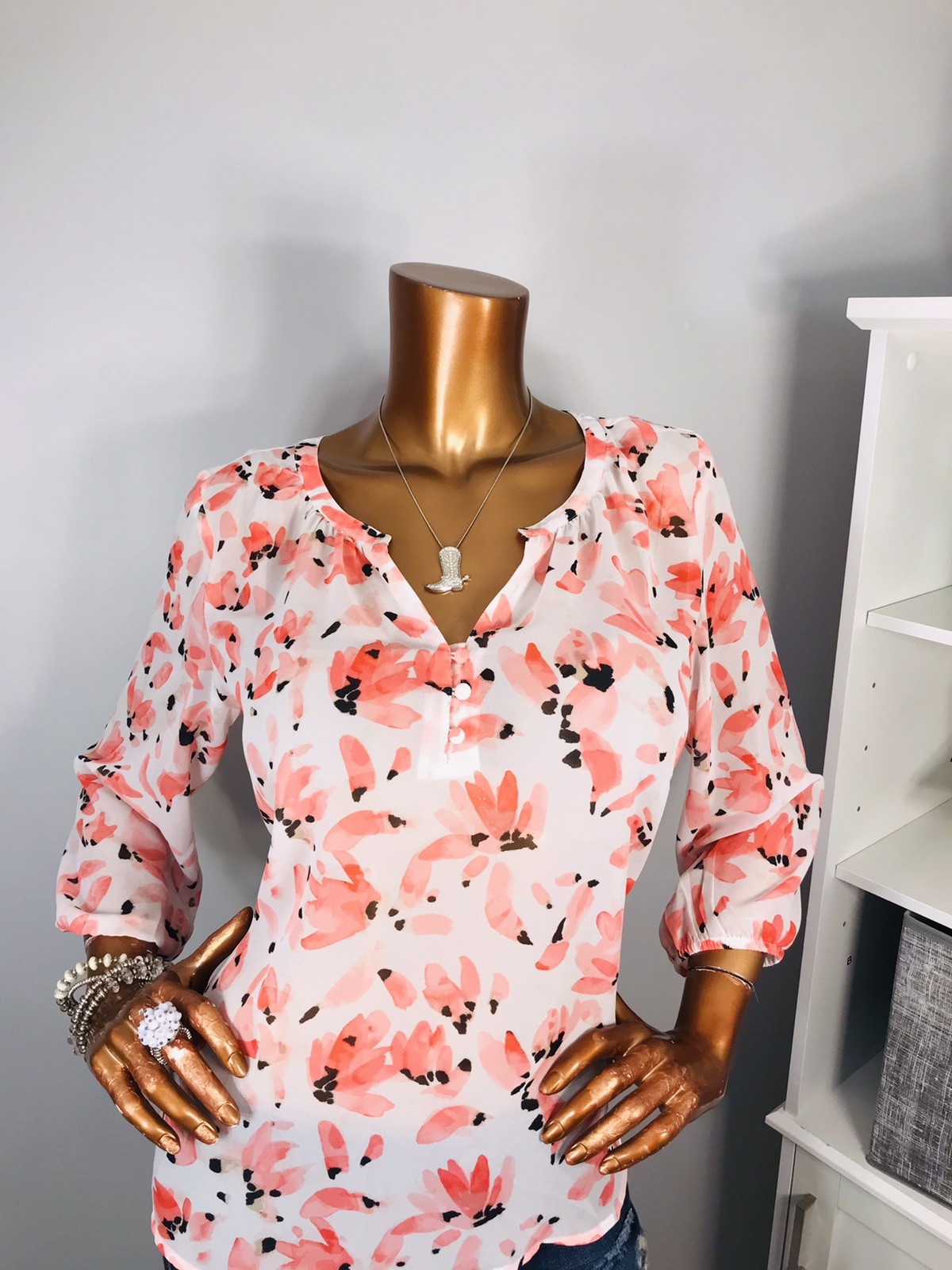 Ann Taylor M Top NWT Sheer Lite Wgt Shell Blouse Shirt 3/4 Slvs Abstract Low Cut