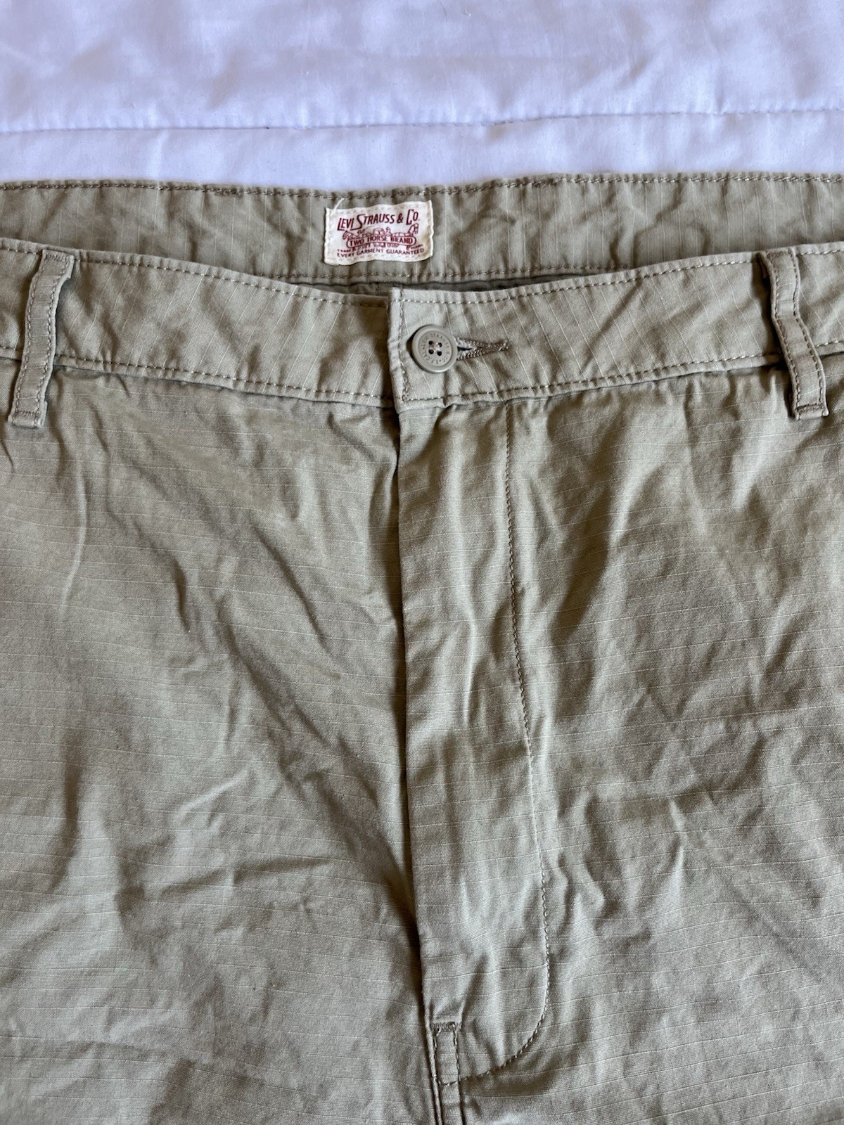Levi’s Cargo Shorts Mens Beige Khaki Cotton Pocket Casual Workwear Size 46