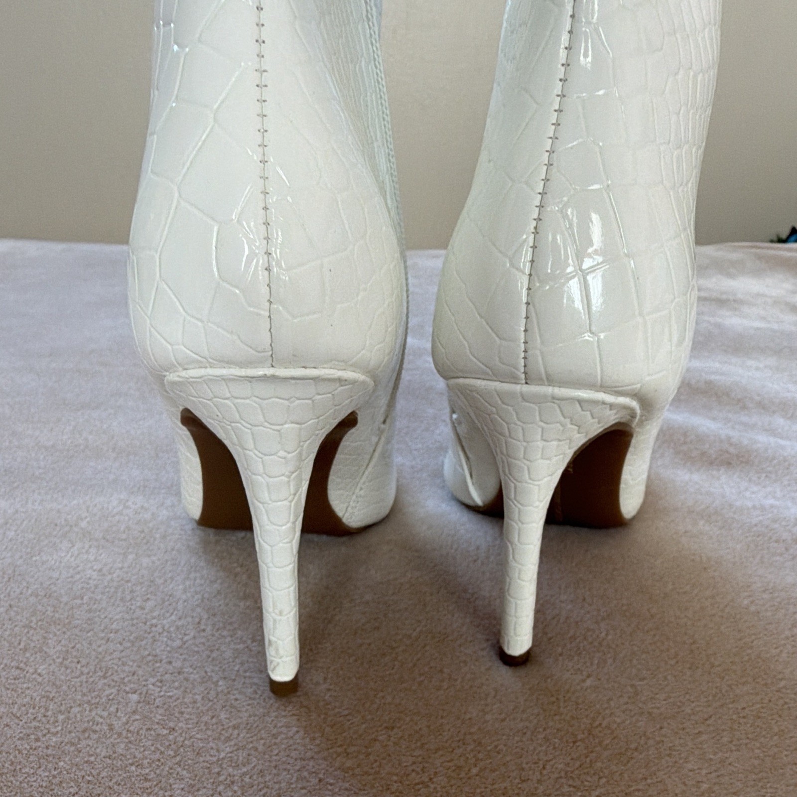 Women’s White Croc Embossed Leather Knee High Stiletto Pointed Toe Zip 6.5