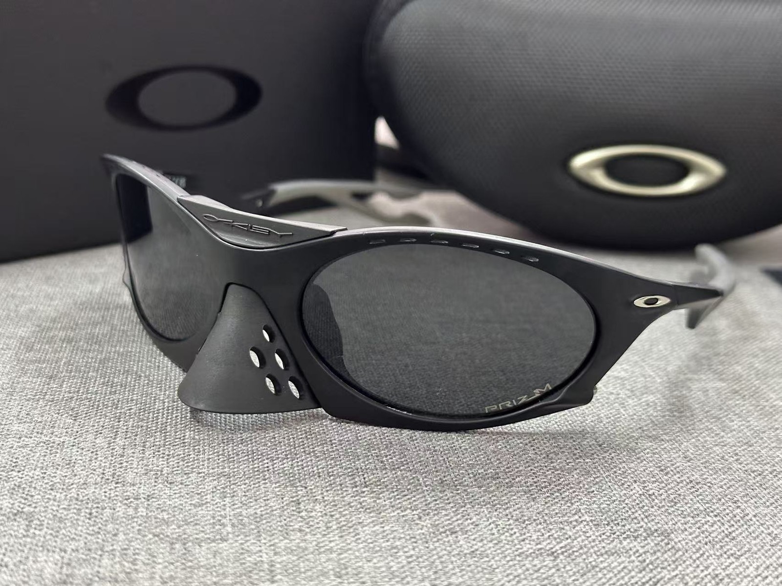 Oakley Plantaris Sunglasses Prizm Lenses Black Frame NEW