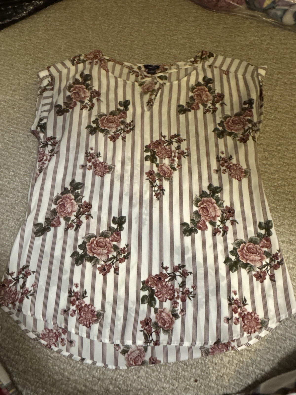 rue21 Women’s L White Floral V-Neck Sleeveless Pullover Chiffon Blouse