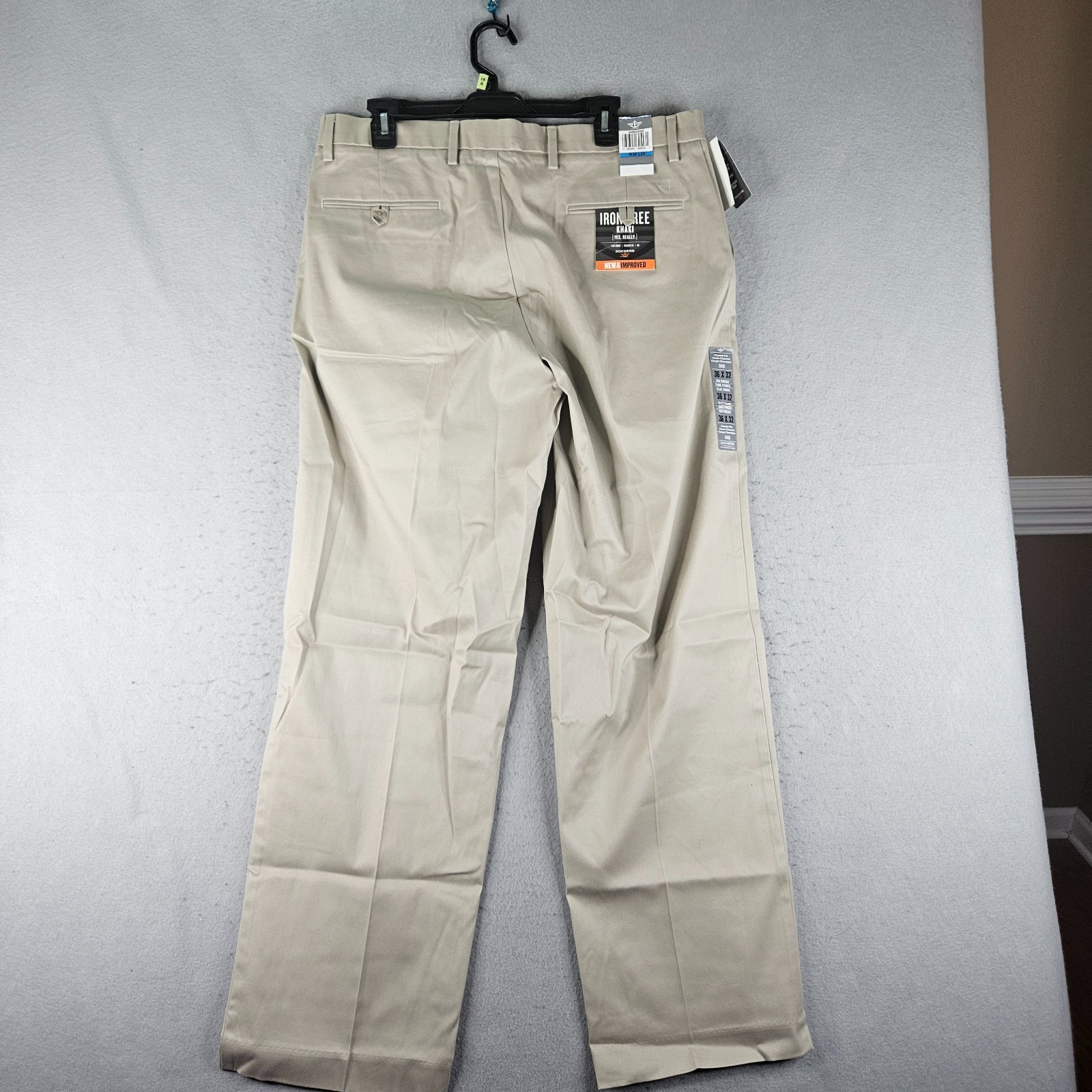 NEW Dockers Khaki Pants Mens 36×32 Beige Relaxed Business Office No Iron Flat