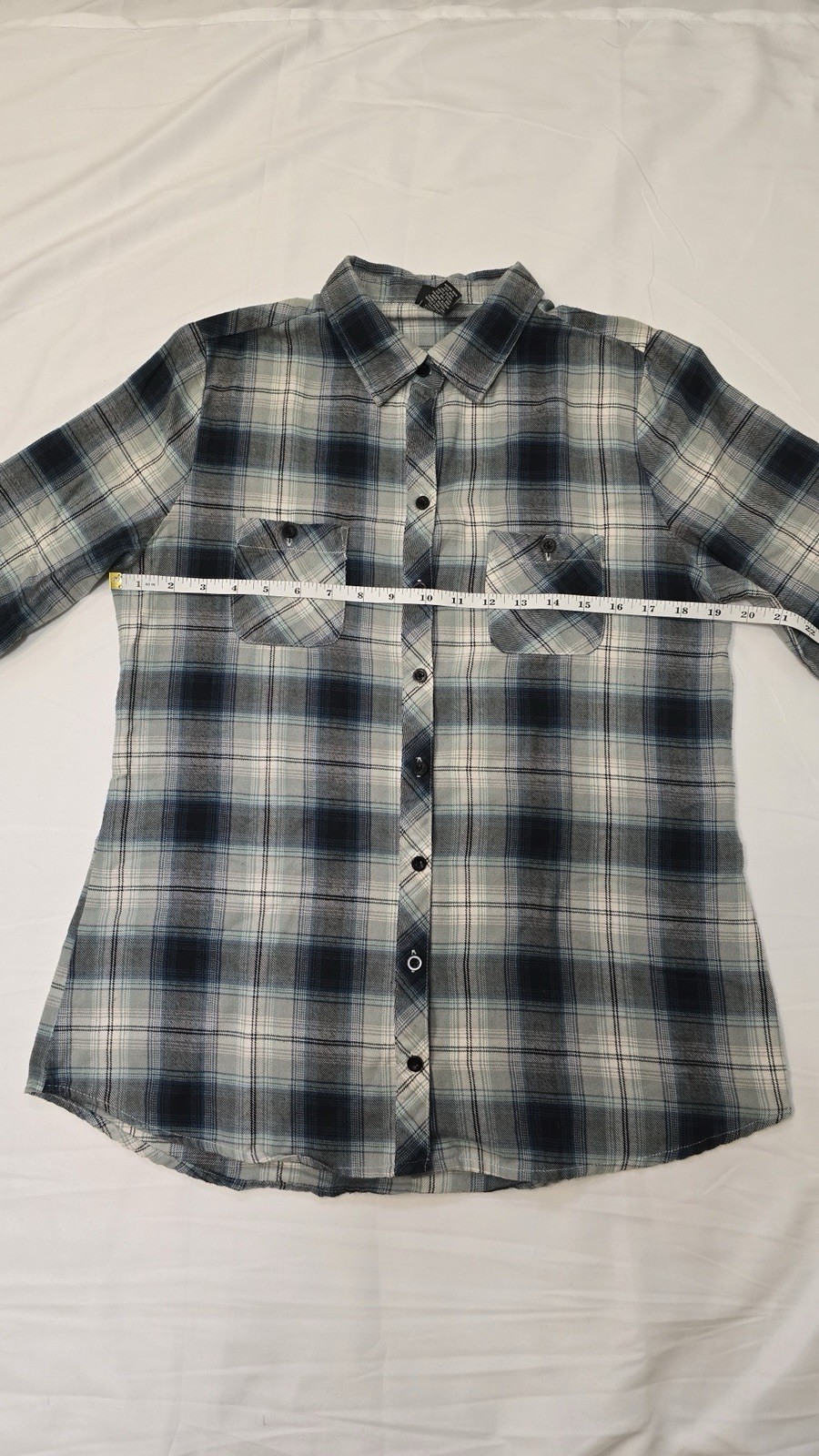 Disney Women’s L Blue/Gray/White Plaid Peter Pan Button-Up Shirt Pockets flannel