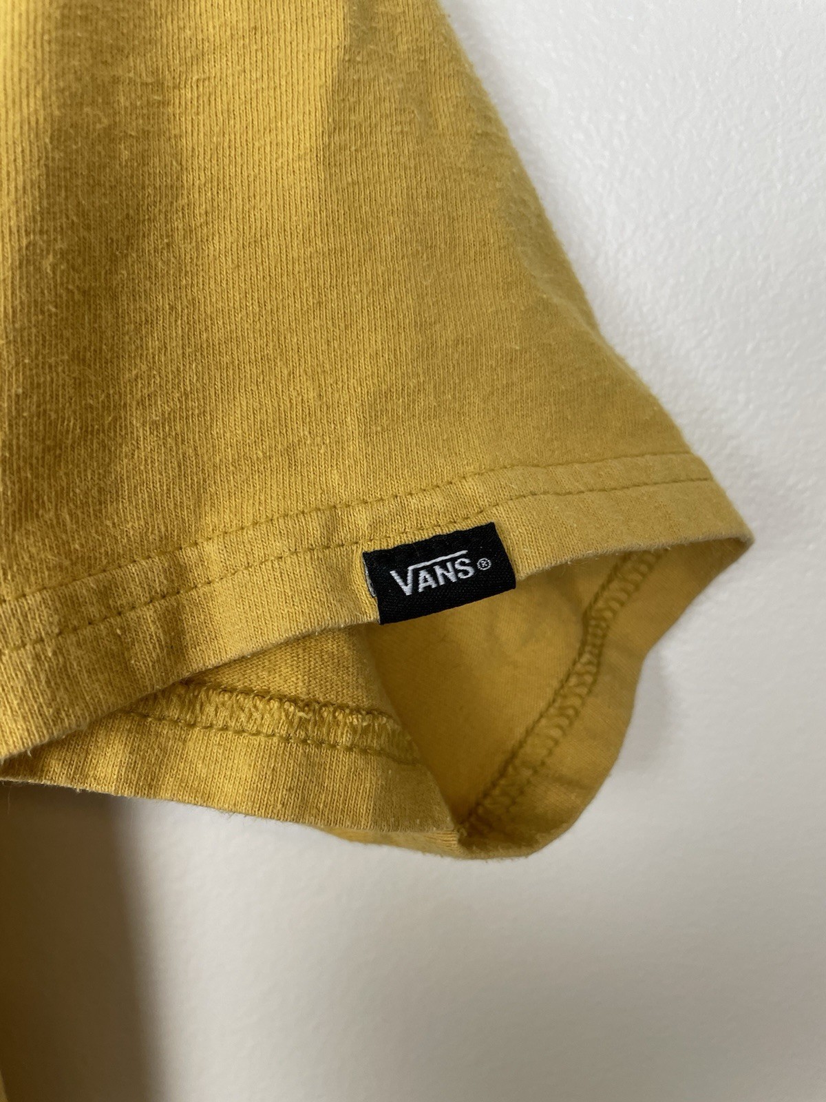 VANS Pineapple Skull Ochre Custom Fit Men’s Yellow Crew Neck T-Shirt Medium