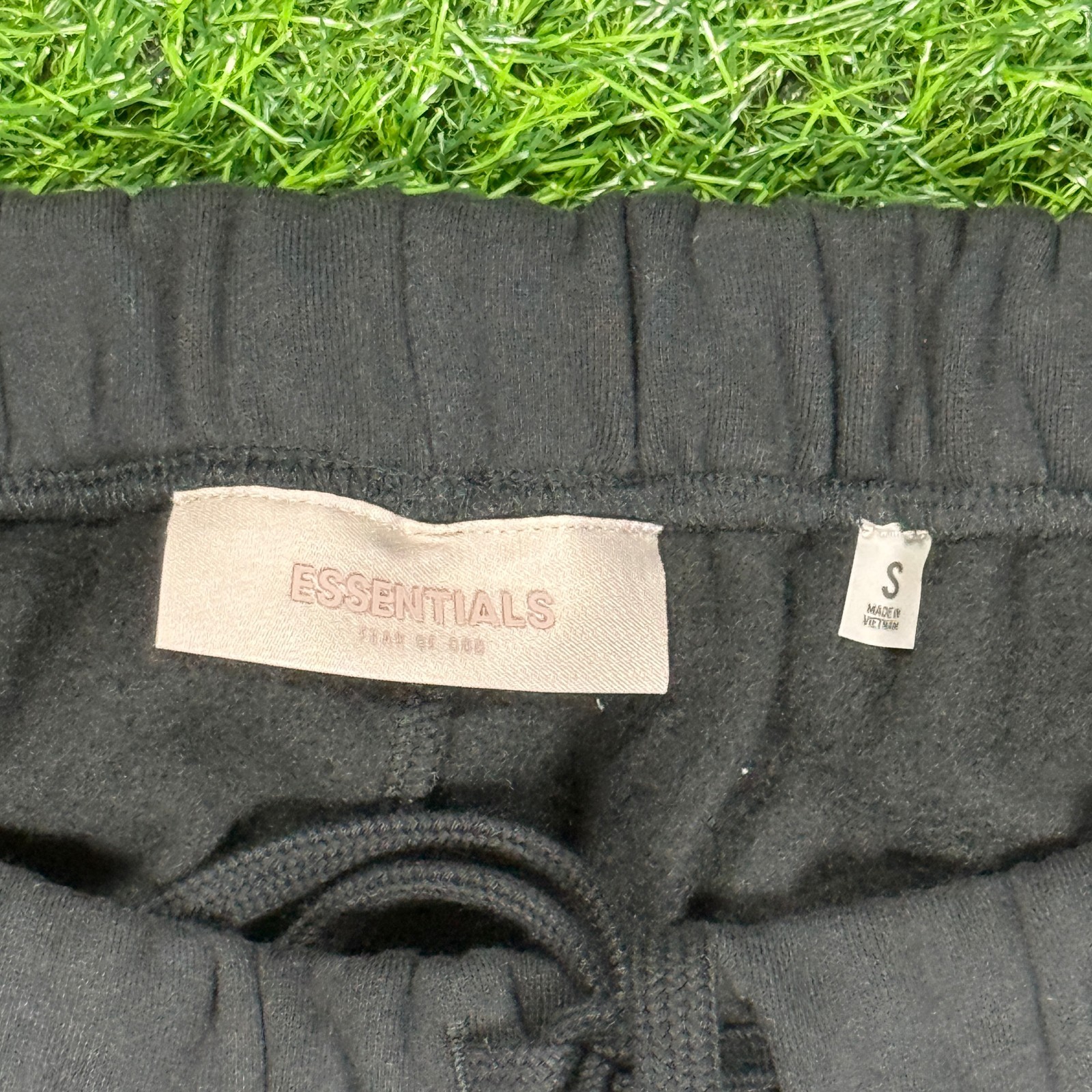 Fear of God Essentials Shorts SS22 Stretch Limo Black – 100% Authentic (XS-XL)