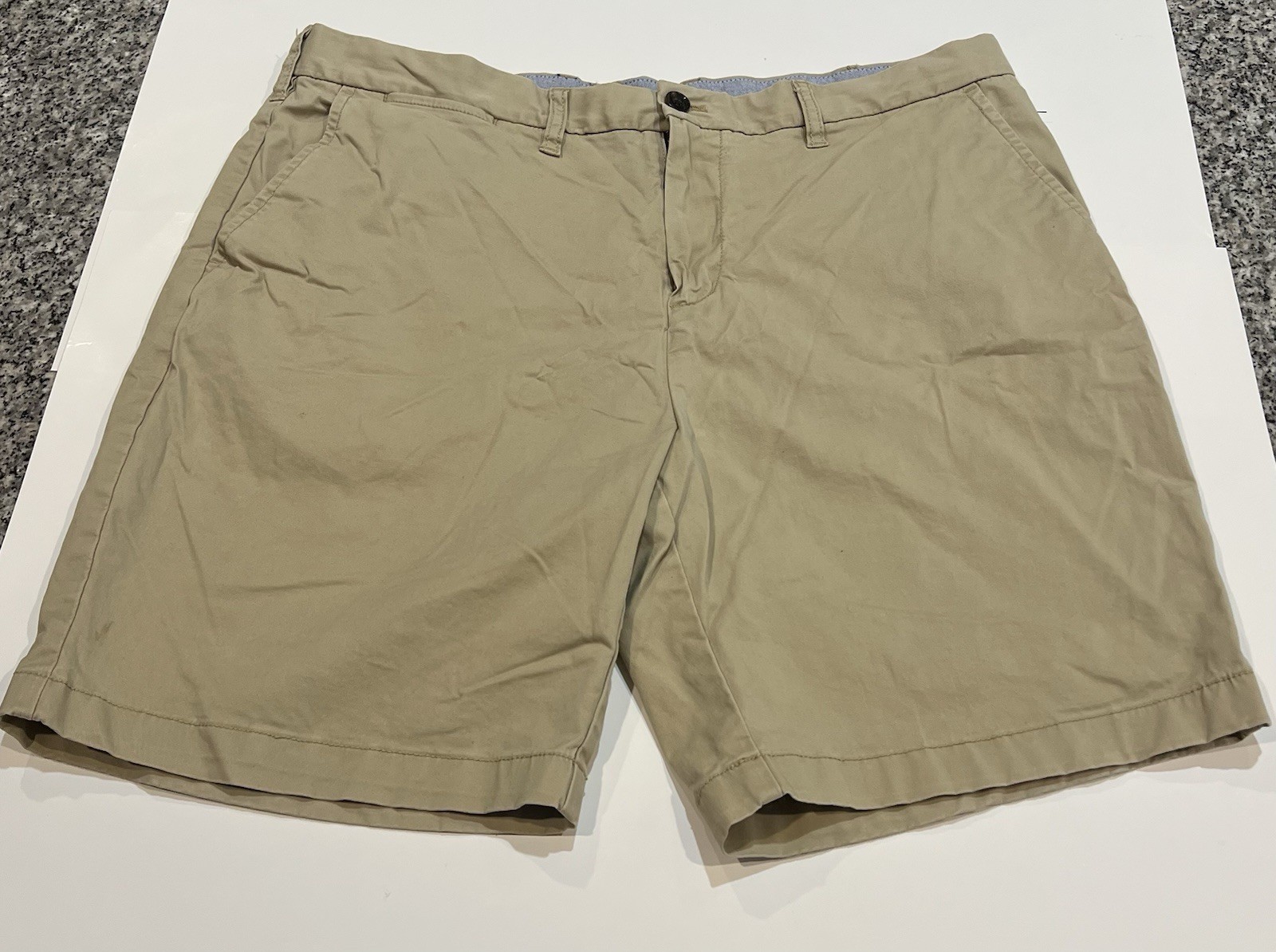 Tommy Hilfiger Chino Shorts Men’s Size 38 waist Khaki 9 In Inseam