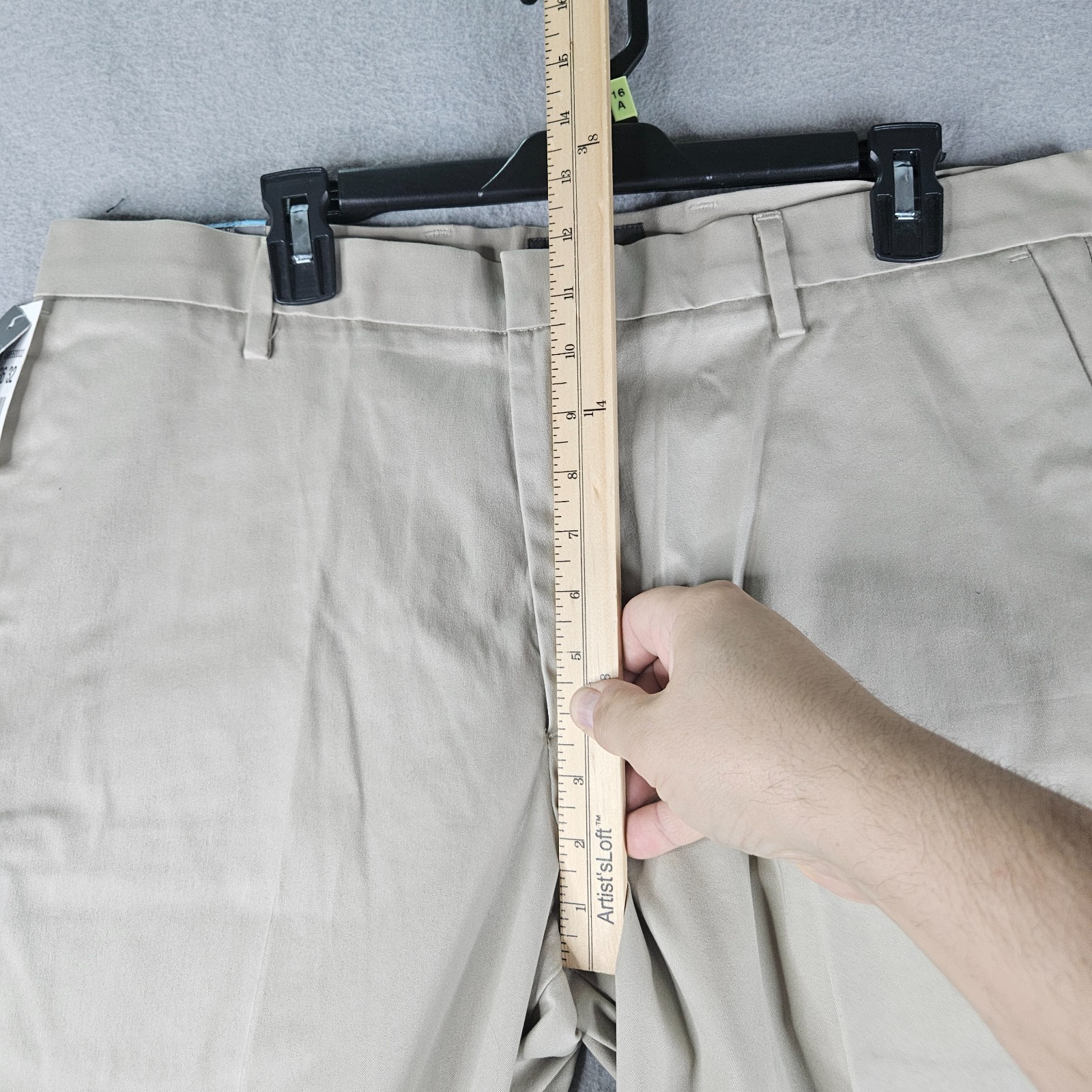 NEW Dockers Khaki Pants Mens 36×32 Beige Relaxed Business Office No Iron Flat