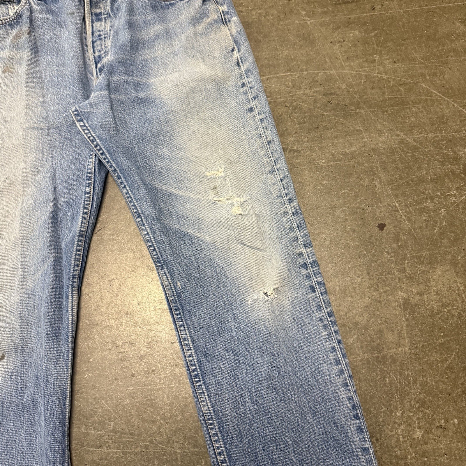 VINTAGE 90s Levi’s 501 Series button fly light wash straight jeans distressed