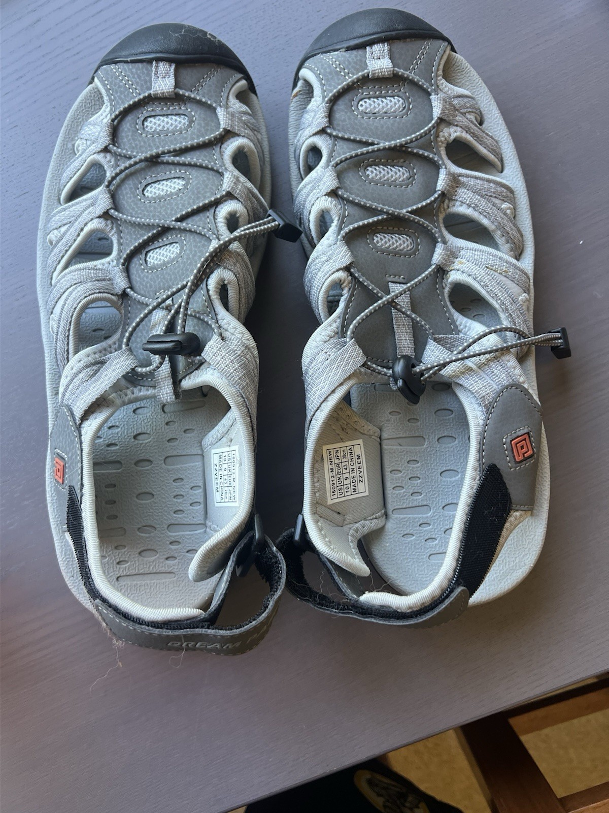 The ZEVEM men’s sandal in size 10