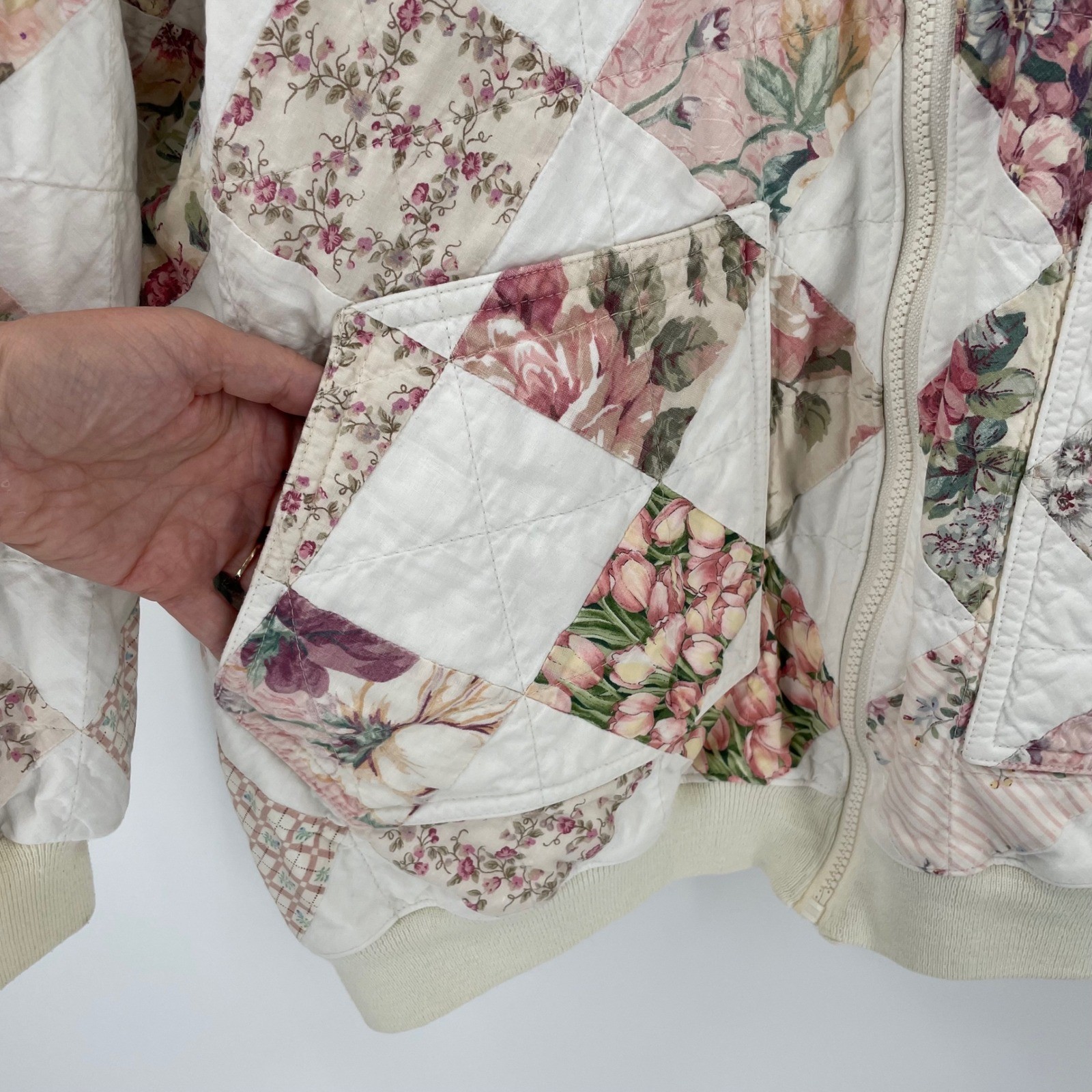 Vintage Victorian Hearts Bev Schultz Quilted Patchwork Floral Bomber Jacket S