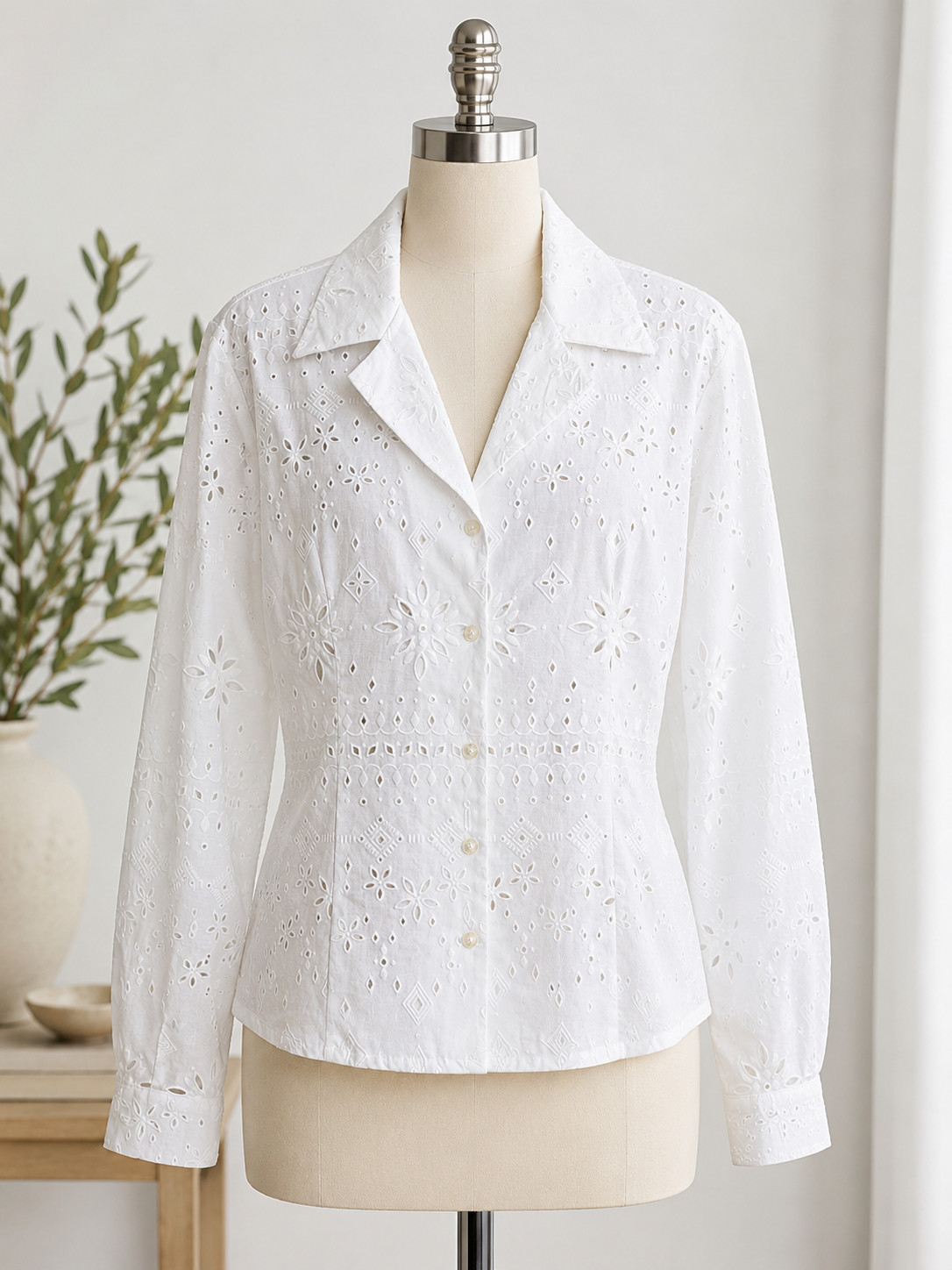 Maxou White Eyelet Embroidered Jacket Women’s Size 4 100% Cotton Button Front