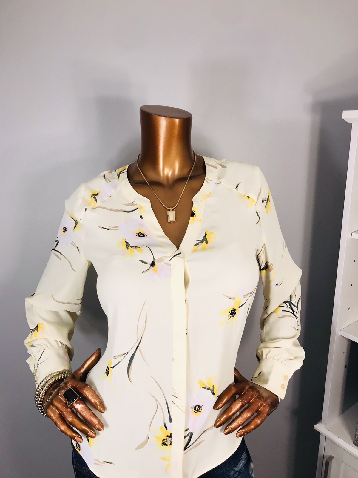 WHBM S Top NWT $69 Sheer Summer Button Up Shirt Blouse Floral Soft Long Sl V Cut