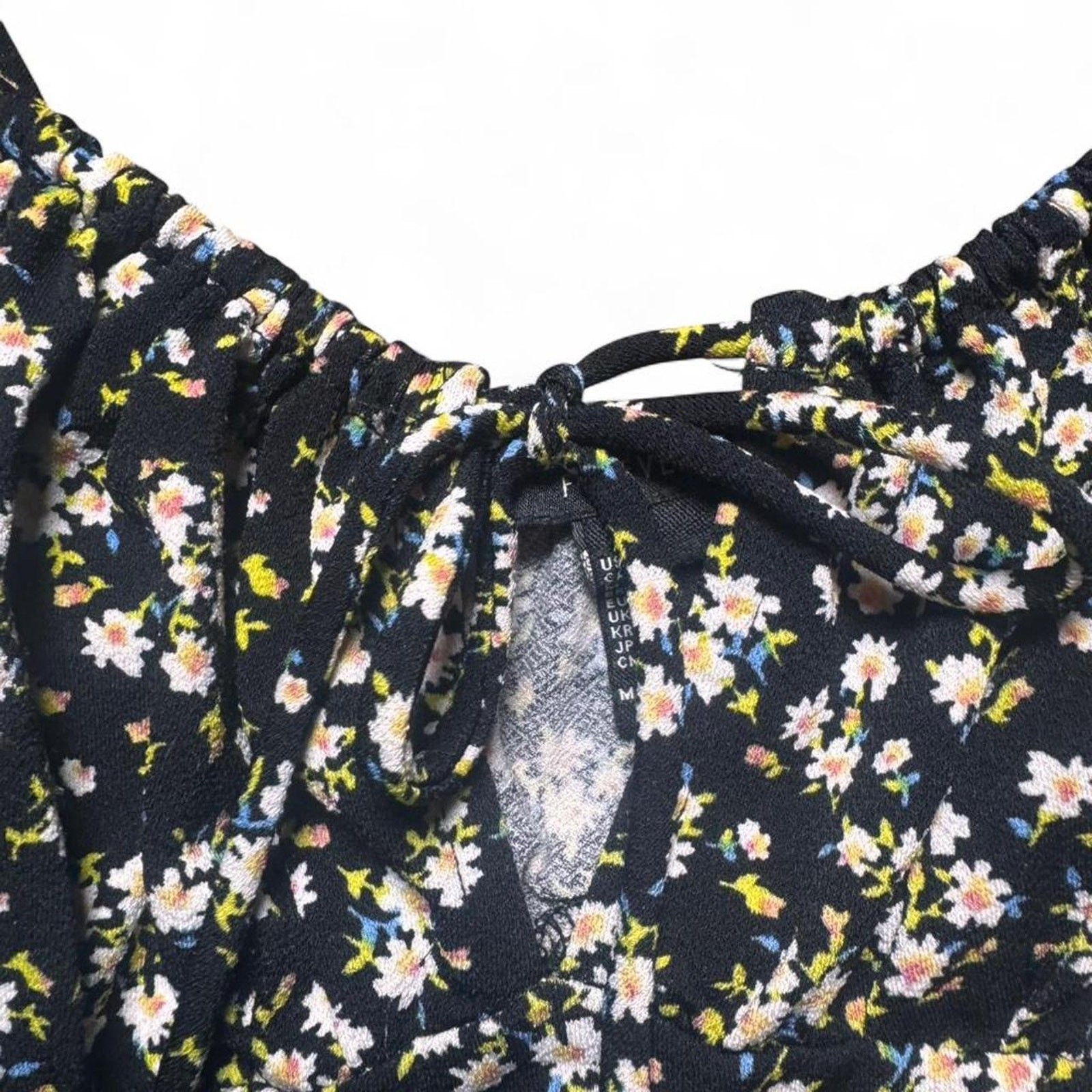 Black floral forever 21 tank top, spaghetti strap, ruffle bottom, excellent con