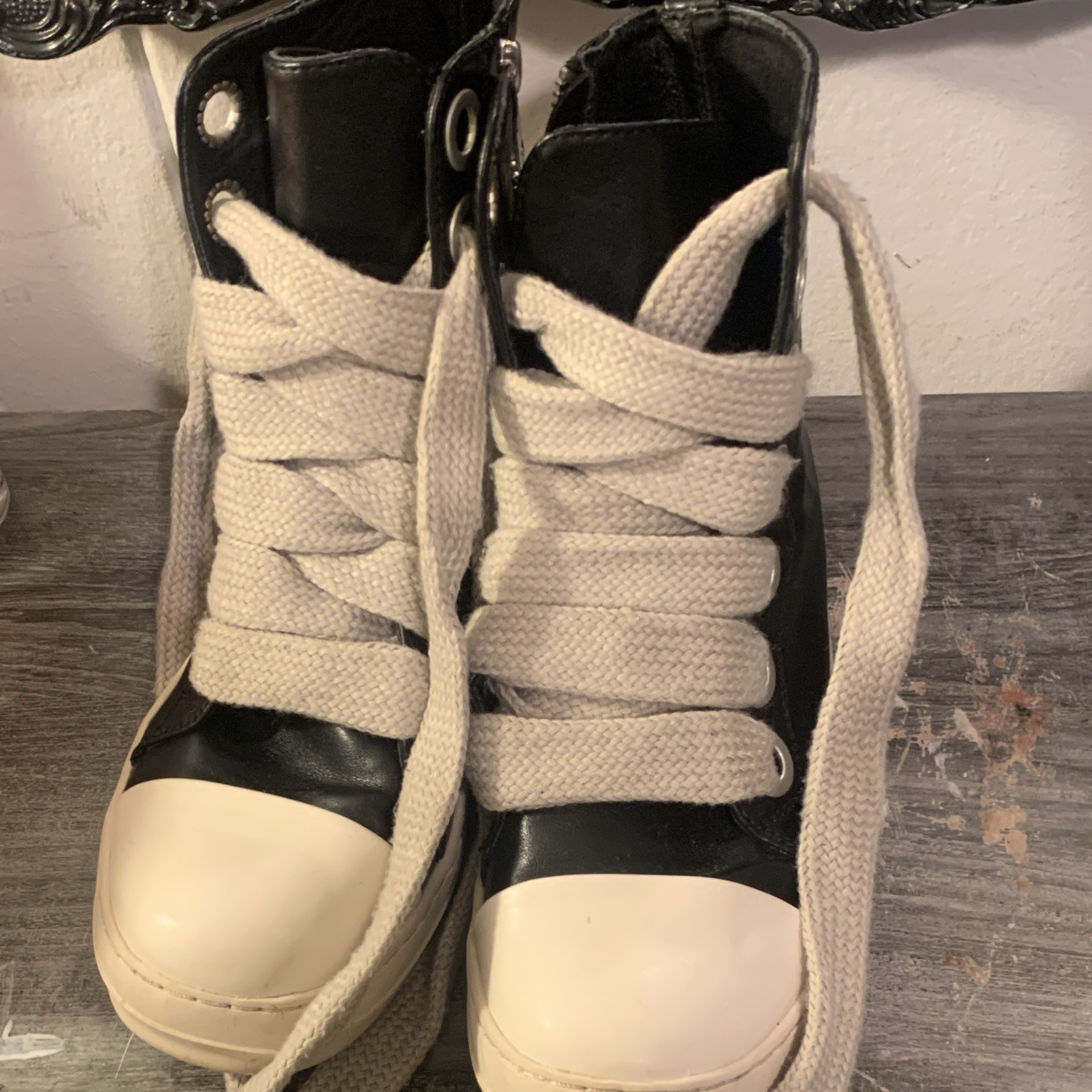 Men’s High Top Lace Up Zip Athletic Sneakers Black/White Side Zipper
