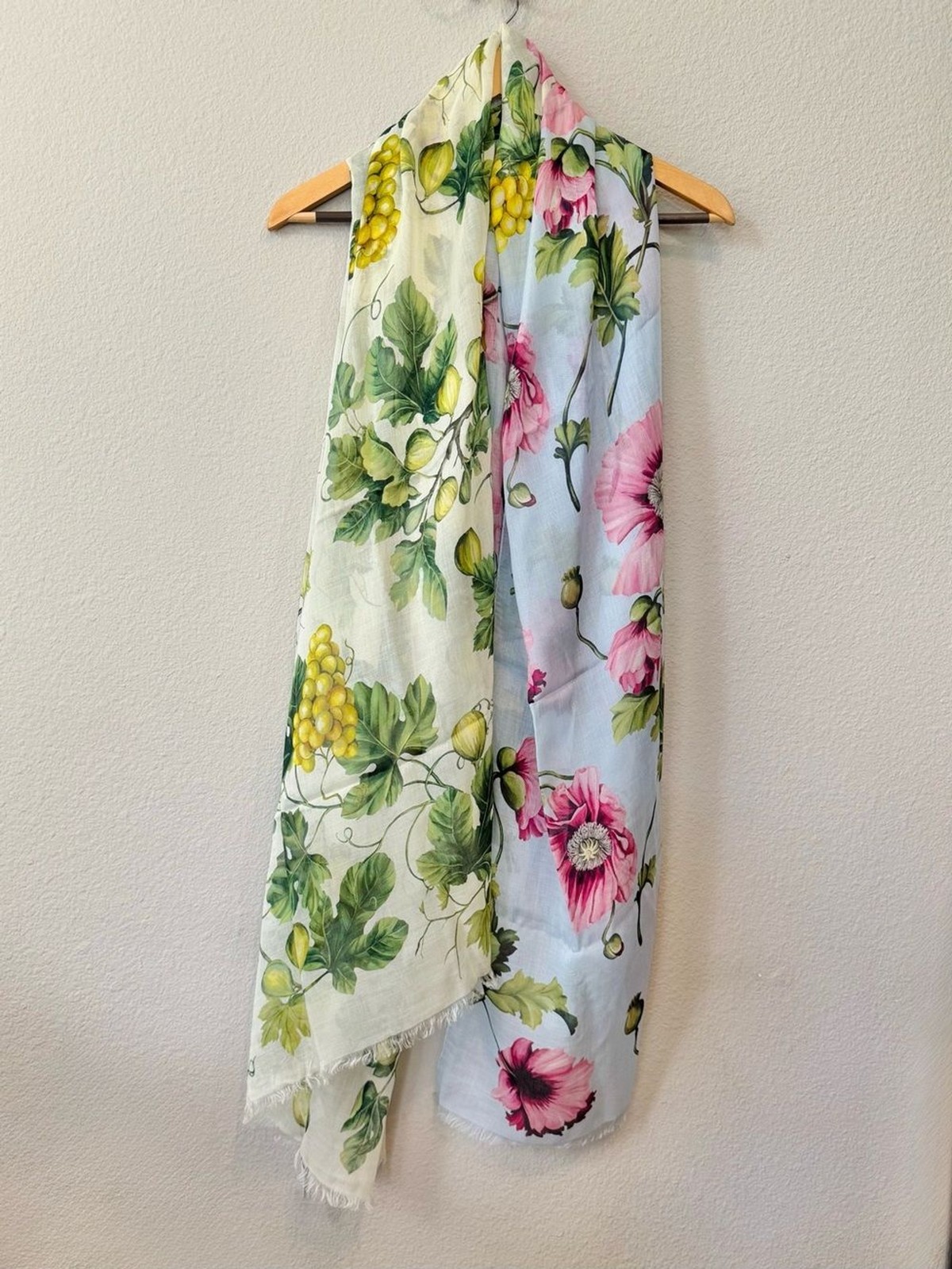 NWT! Authentic Oscar de la Renta Scarf/Wrap, 54” x 74” Large