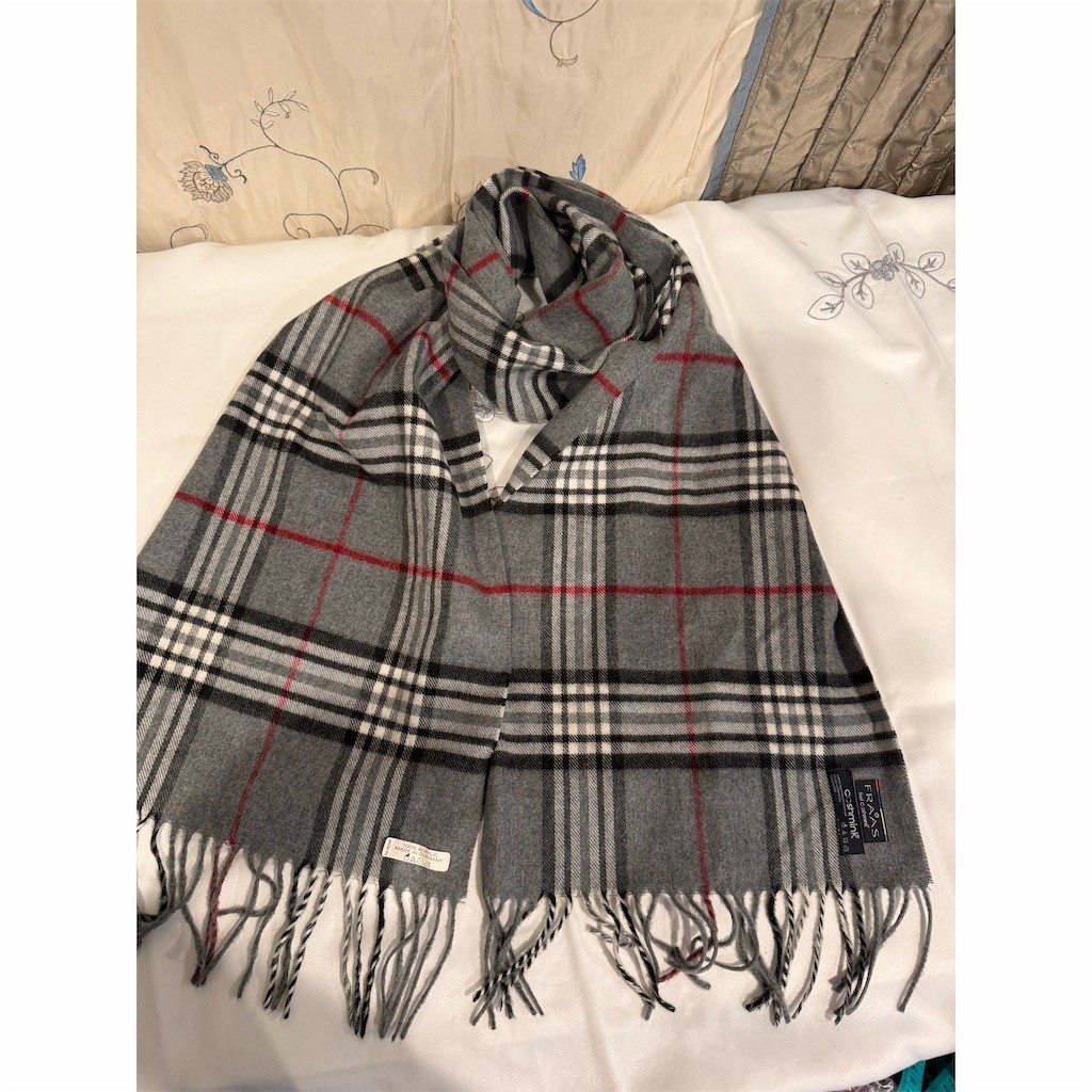 V. Fraas (FRAAS) Scarf Unisex Gray Plaid Fringe Wrap Soft Warm Cashmere Feel
