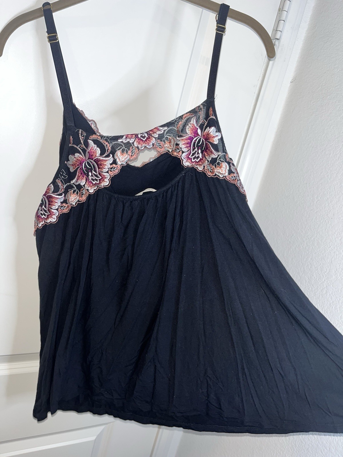 Soma Lined Fairy Soft Delicate Floral Embroidery Adjustable Camisole Top Size XL