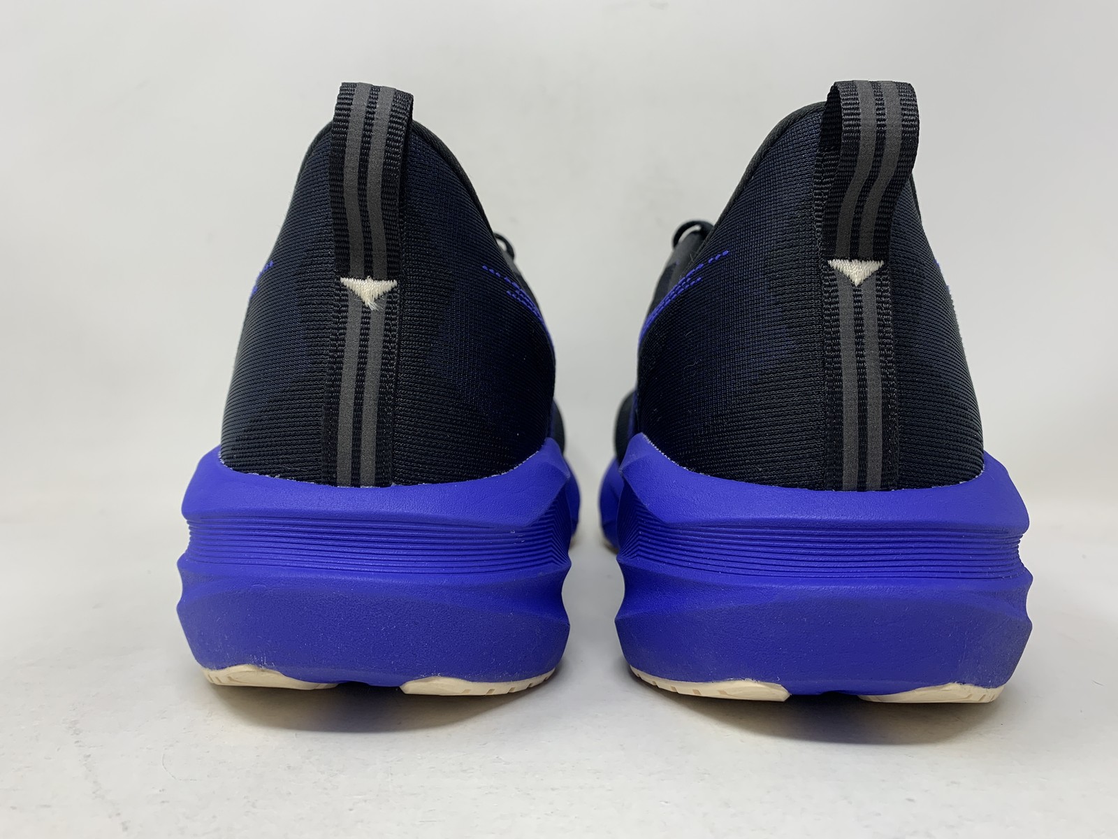 Men’s Asics Novablast 5, Black/Cobalt Burst, 14 D Medium US