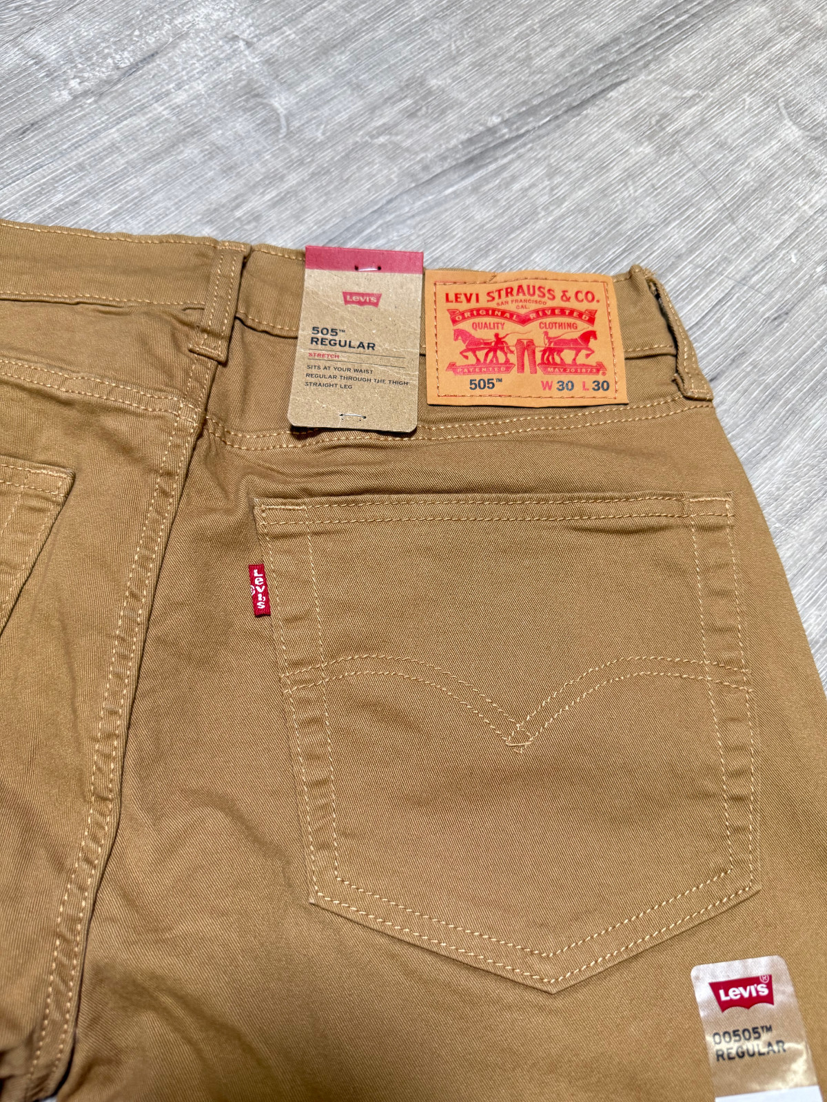 Levi’s 505 Men’s Regular Fit Straight Leg Jeans Pants Zip Khaki CHOOSE SIZE