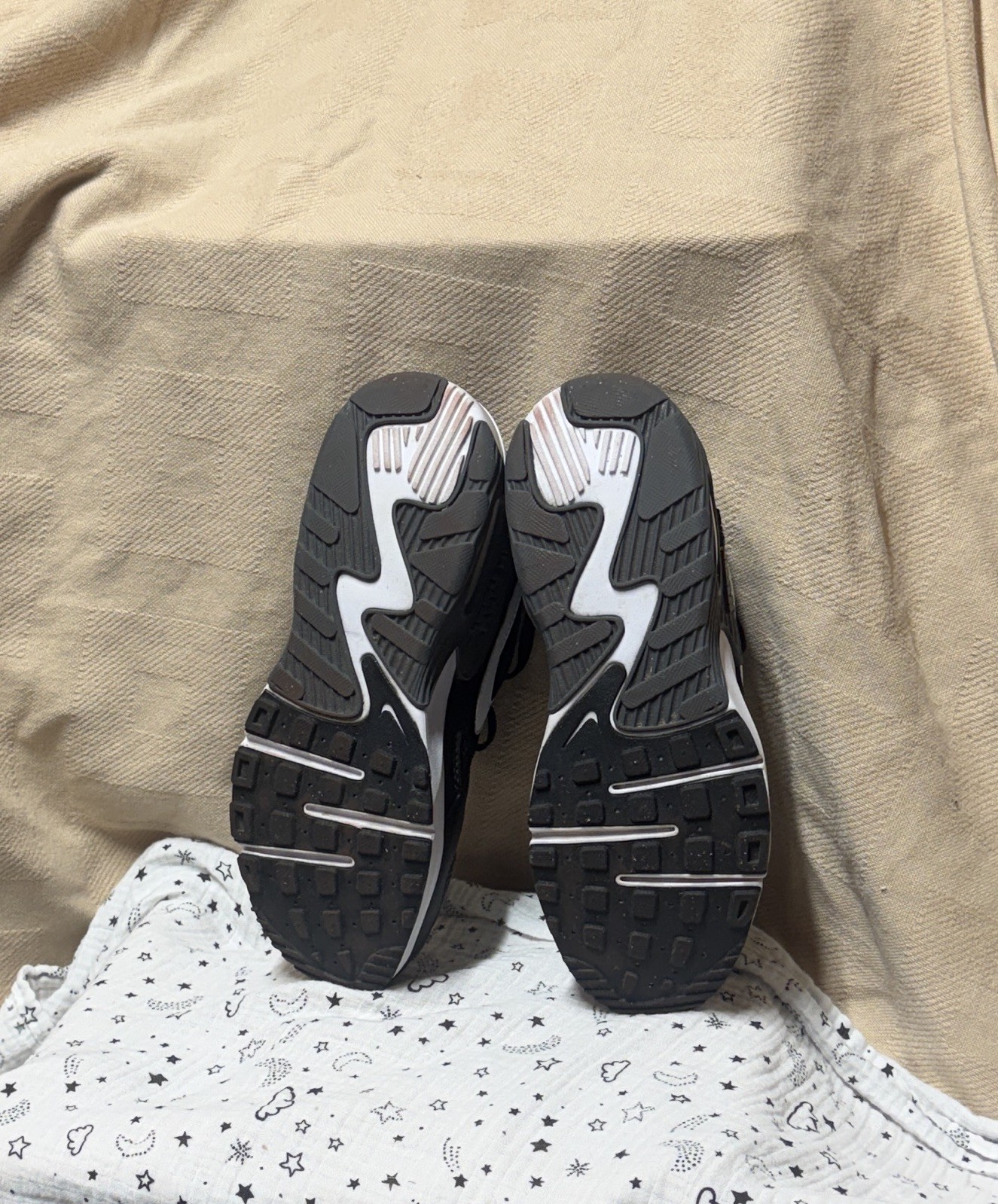 Nike Air Max Excee Sneakers Black/White, Size 7 women’s. *Tag says 8. Fit like 7
