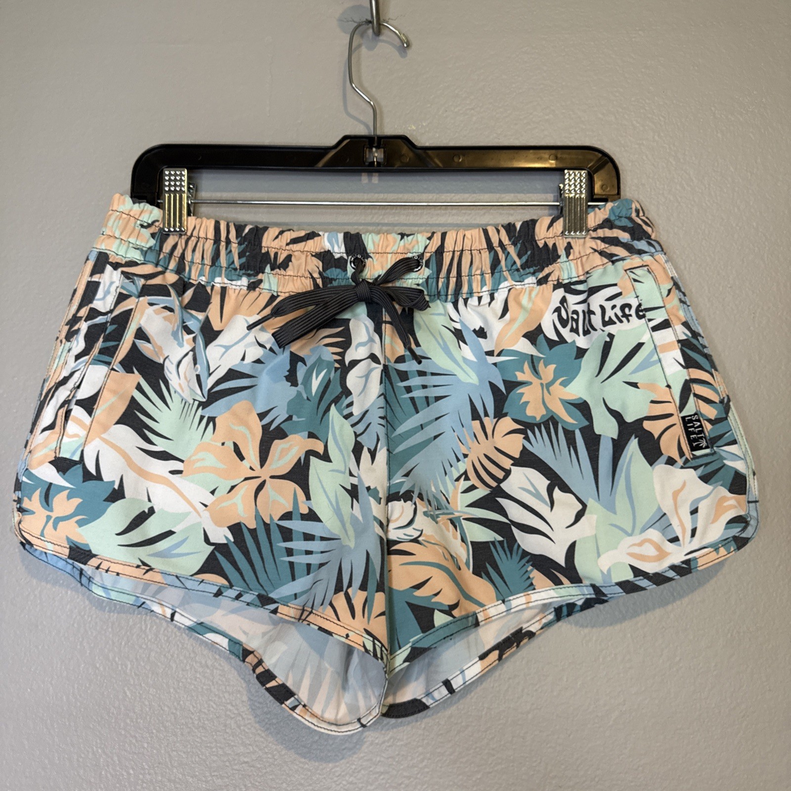 Salt Life Women’s Shorts Floral Palm Design Size Large