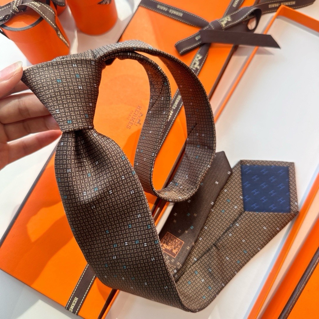 Hermès Men’s Brown Silk Tie Geometric Logo Pattern Designer One Size